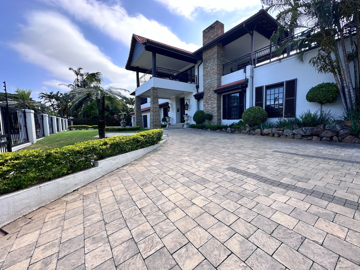 Five Burnham Guest Lodge