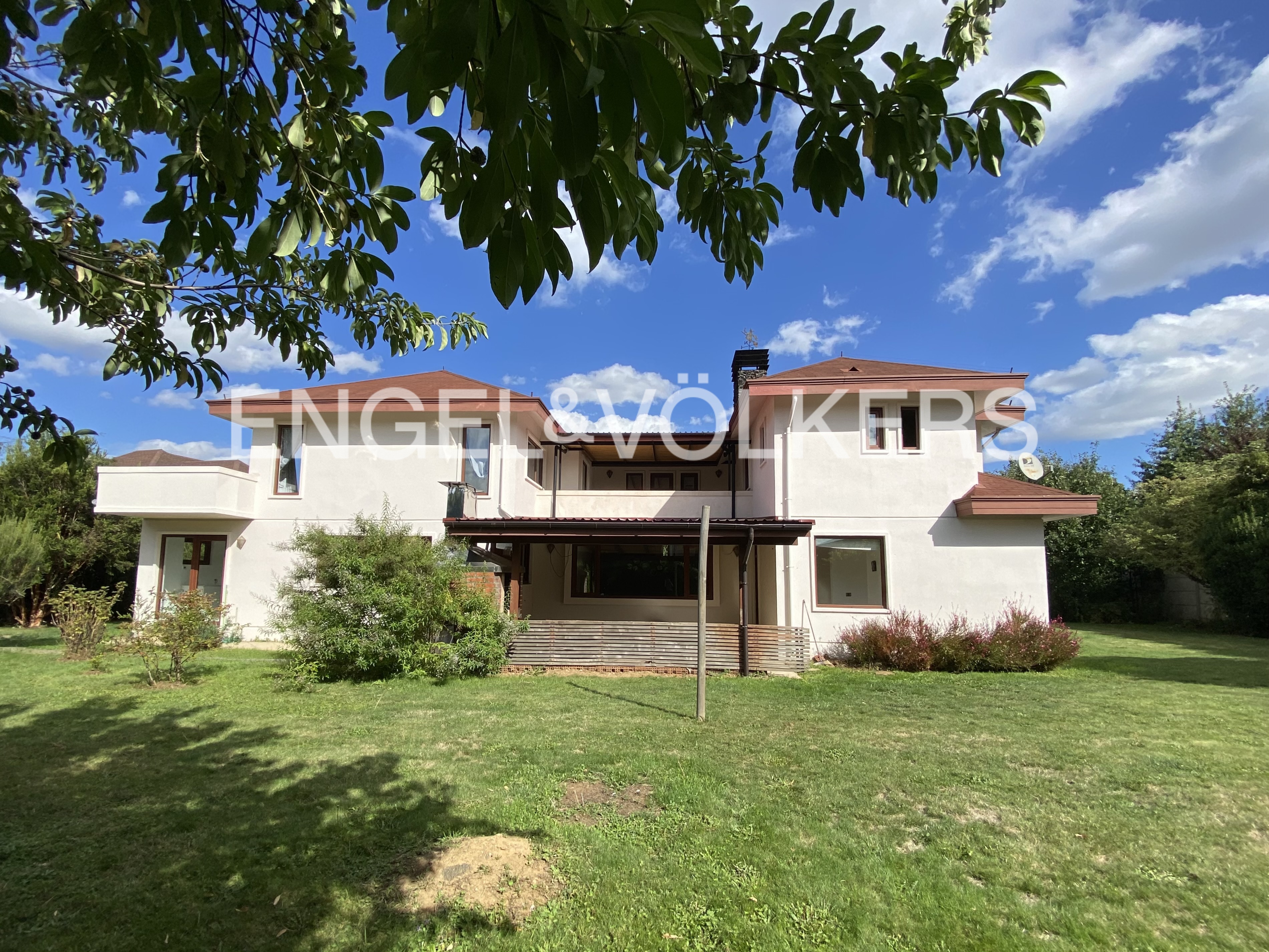 Casa con amplios espacios-Sector residencial osorno