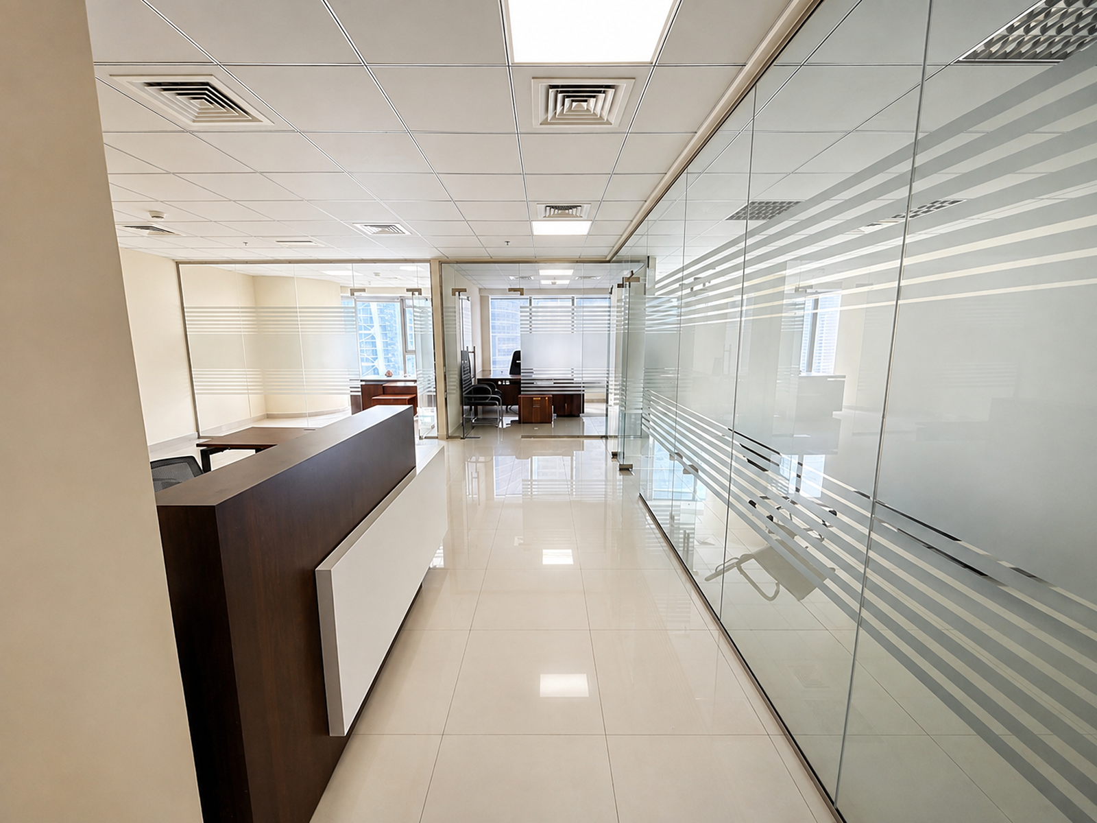 Fitted | Lake & Skyline Views | Mid-floor