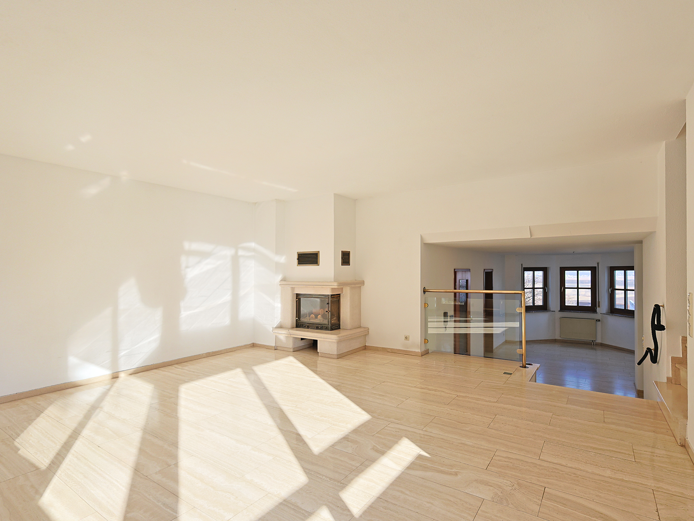 Attraktives Mehrfamilienhaus mit Kamin, Garten und flexiblem Nutzungskonzept