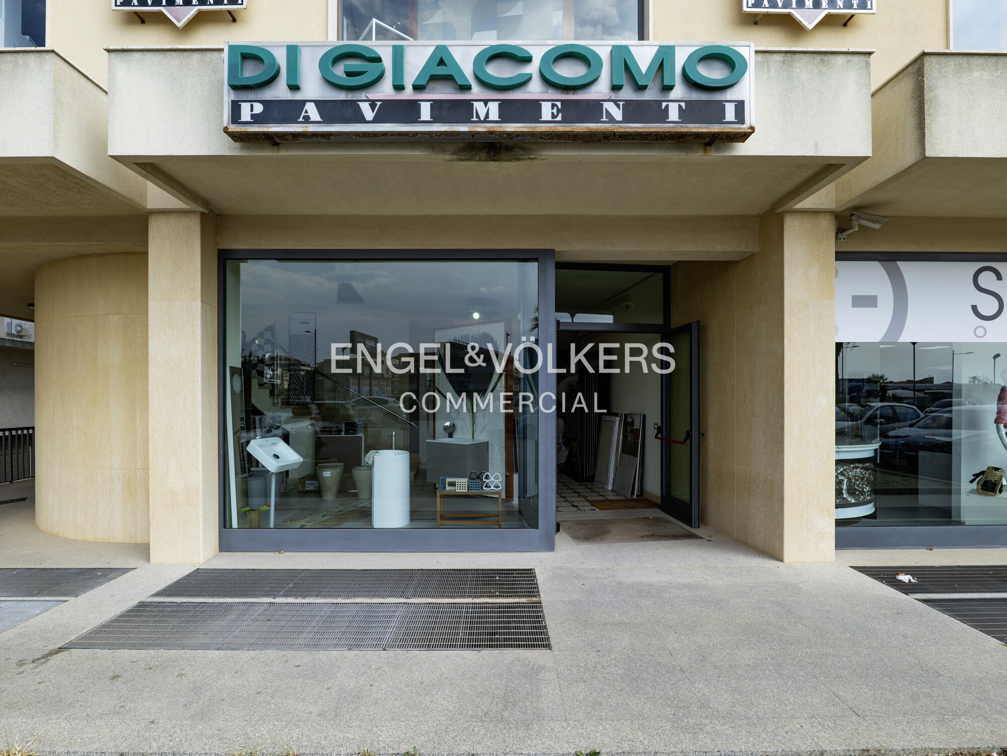 Spazio retail in posizione strategica nella zona commerciale di Modica