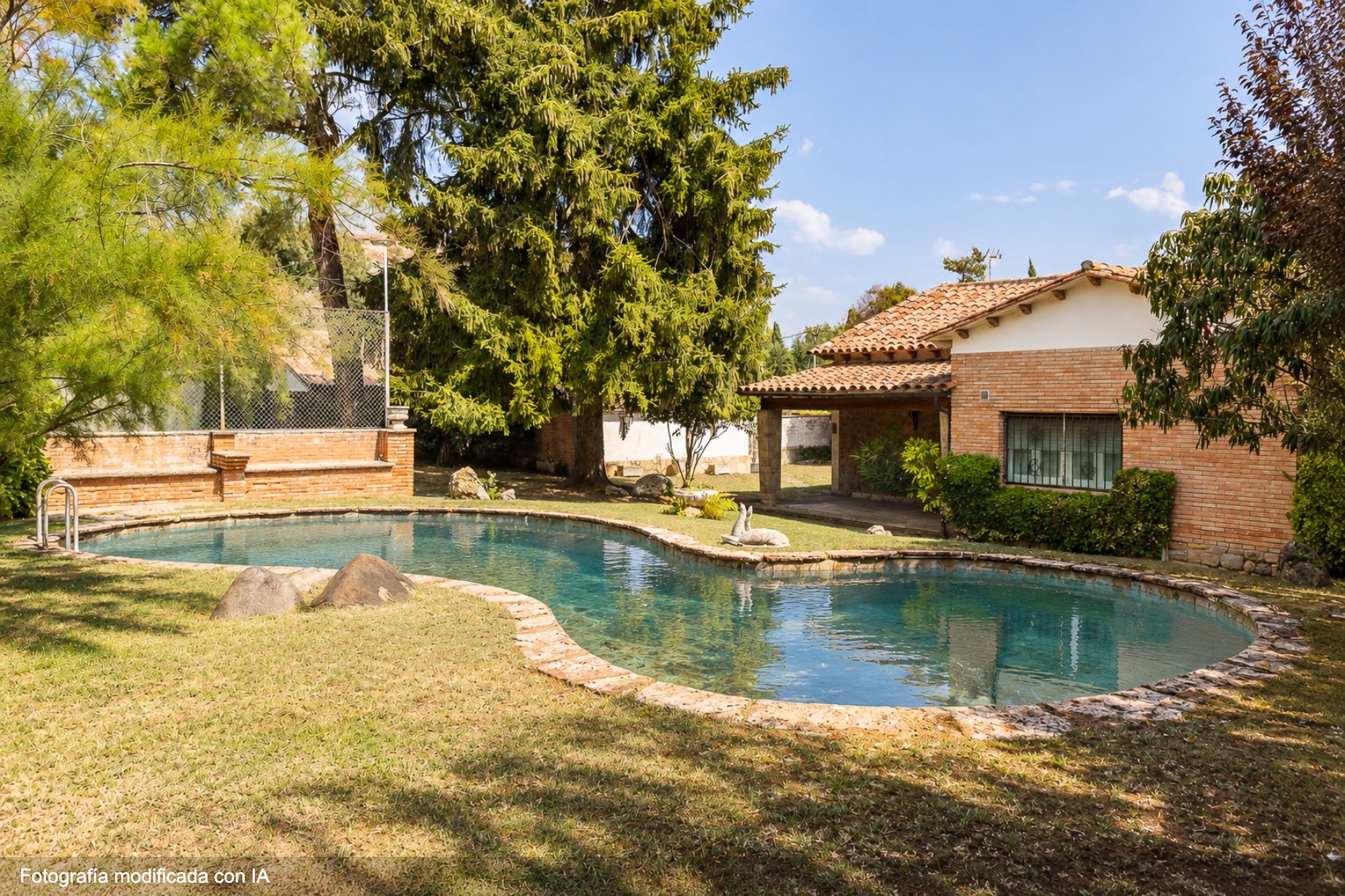 Chalet in a prime area of Tona with a garden, pool and fronton court