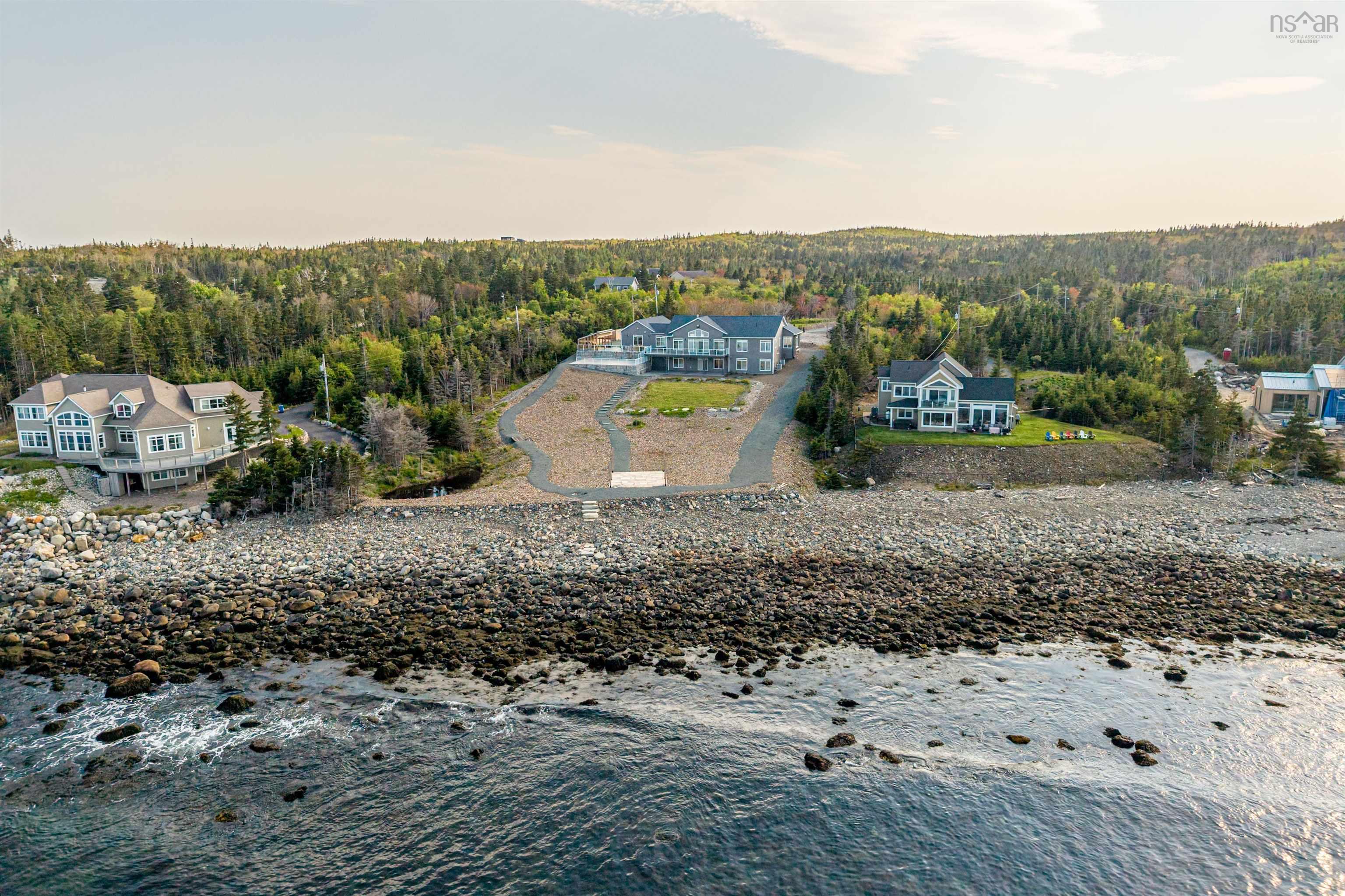 Oceanfront Retreat: Private Beach & Coastal Living
