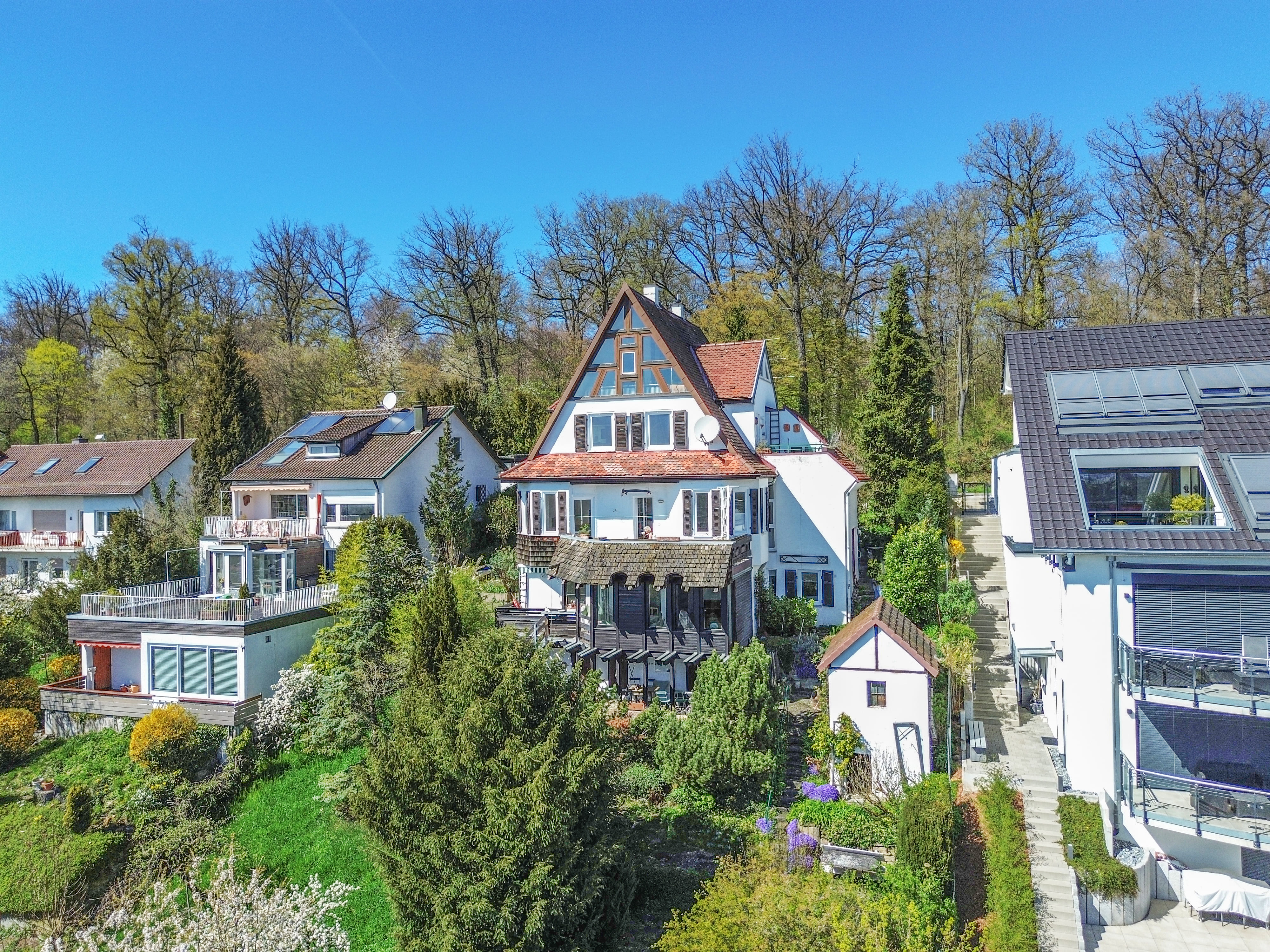 Vaihingen/Dachswald: Charmantes 3-Familienhaus in Aussichtslage