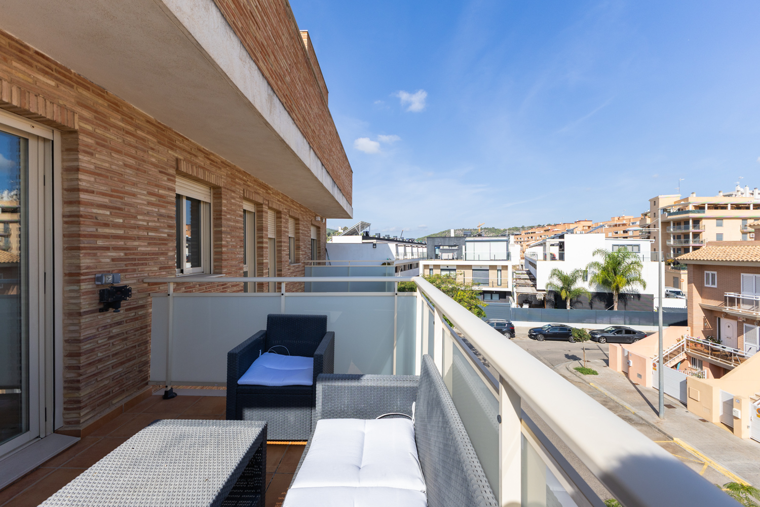 Bright apartment with terrace, castle views, and parking space in Sagunto