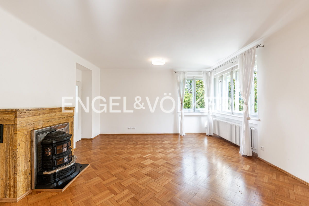 Rent of a representative villa 7+kt in the picturesque location of Malvazinky