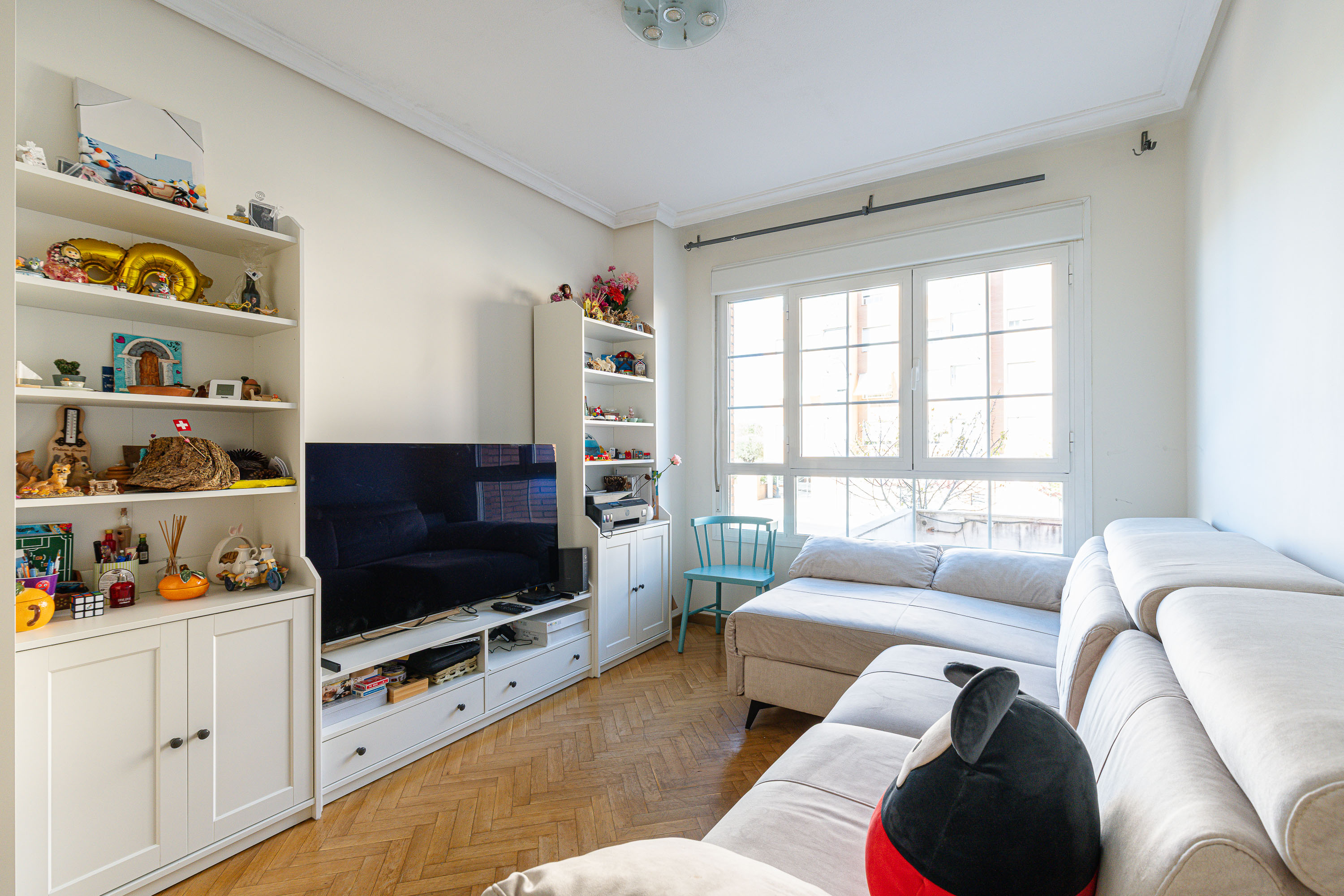 Bright exterior apartment with pool in Coslada
