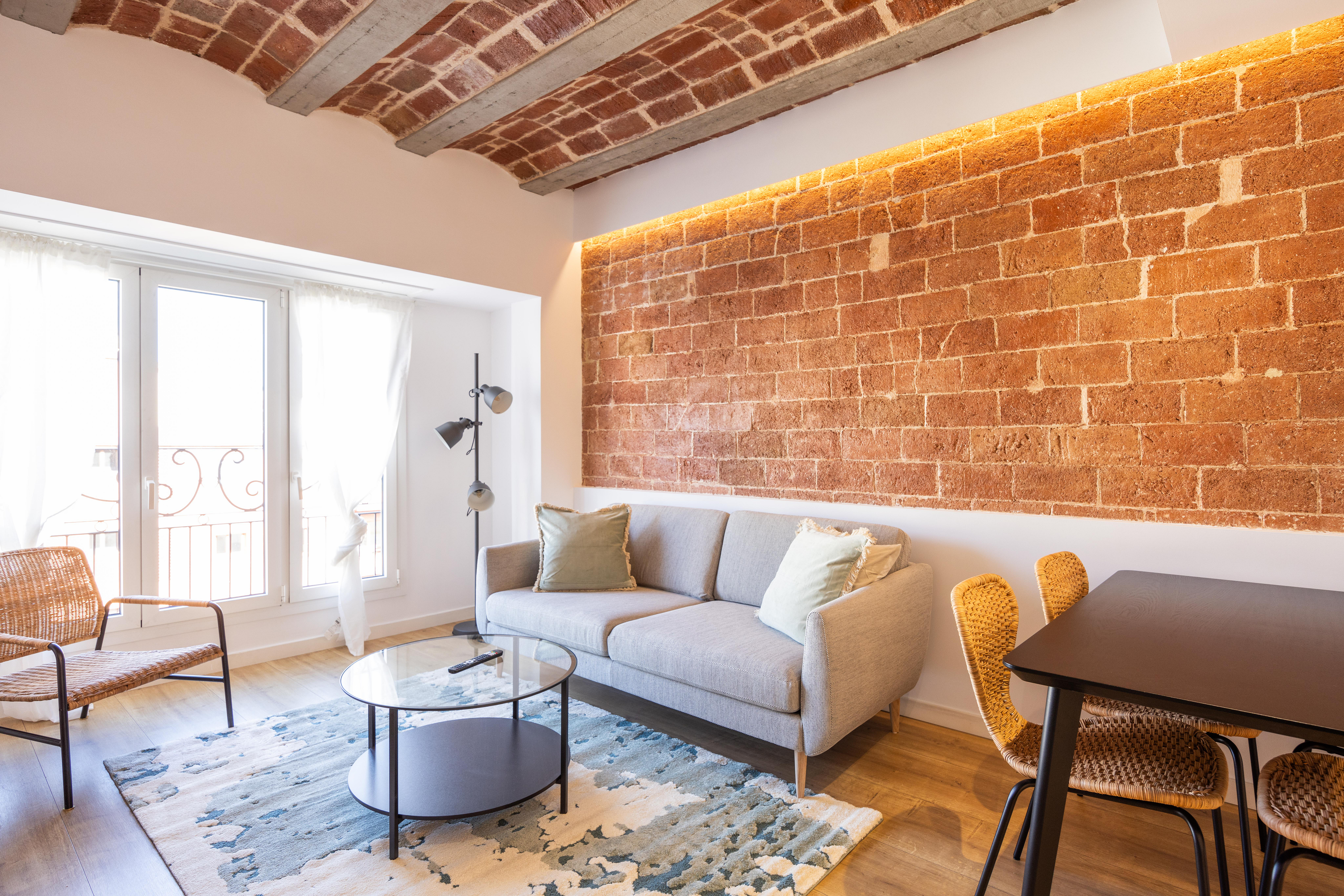 Bright, very quiet apartment in renovated period building | El Putxet
