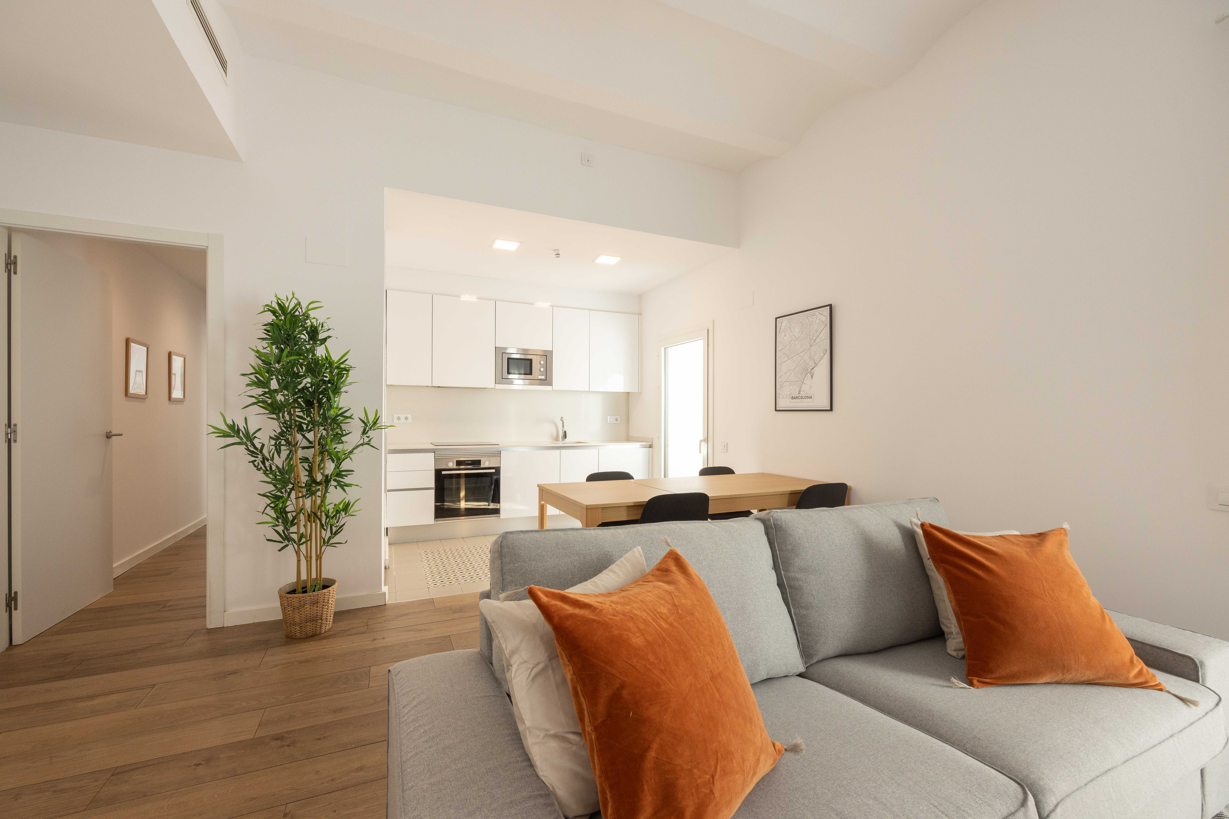 Apartment with sunny terrace in a grand period building in Sant Gervasi