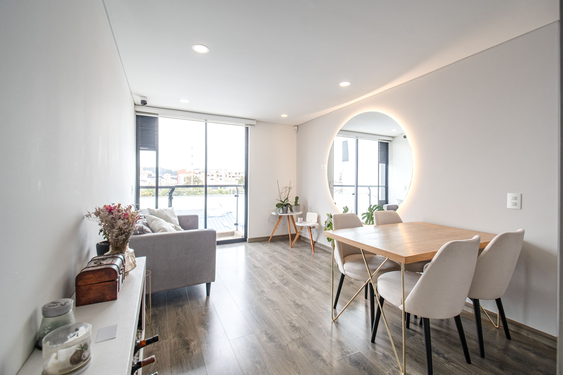 Amplio e Iluminado apartamento para venta en Nueva Autopista