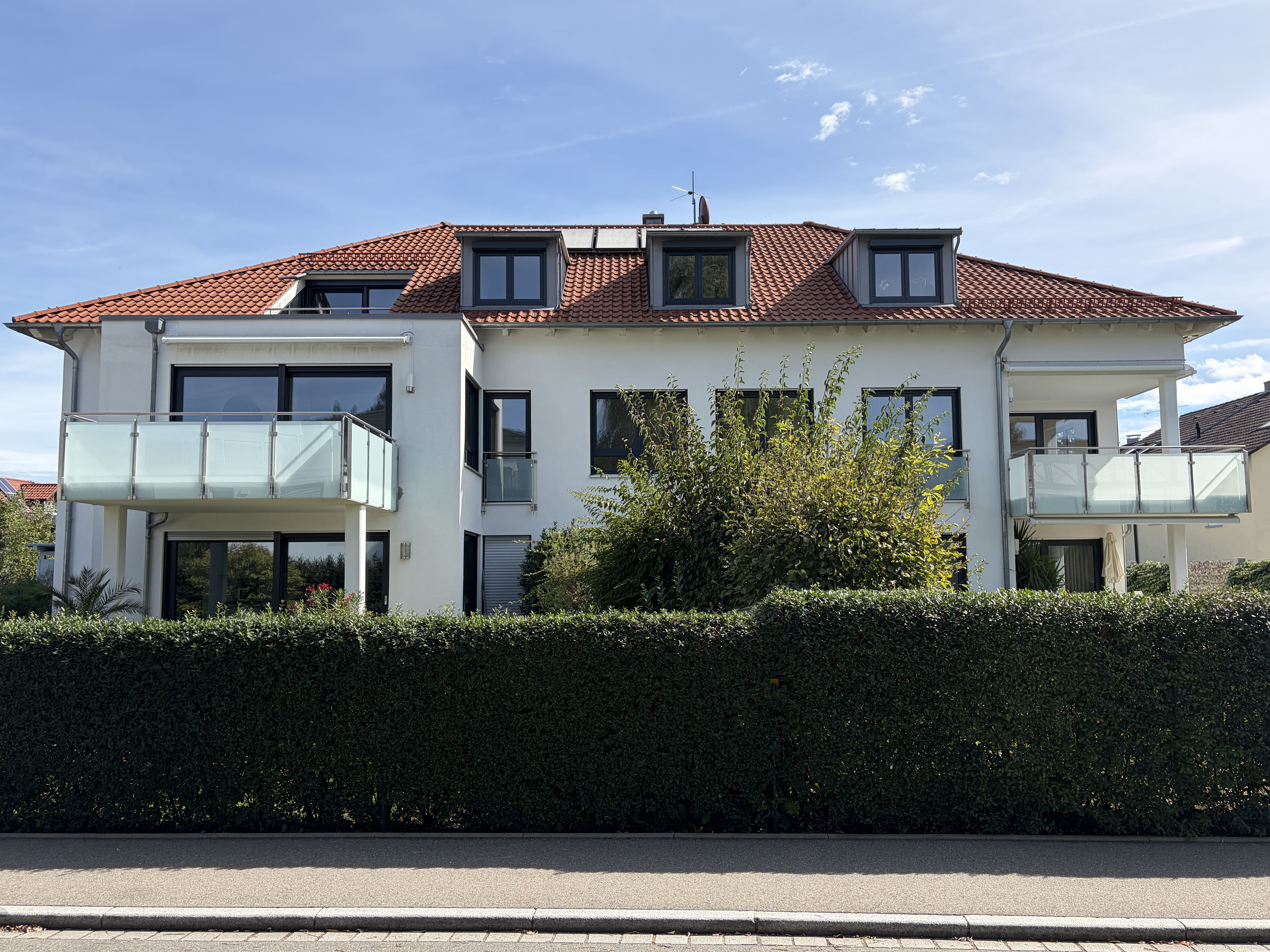 Luxuriöses Wohnen in der Strigelstraße – außergewöhnliche 6-Zimmer-Wohnung mit 2 Balkonen und 3 Stellplätzen