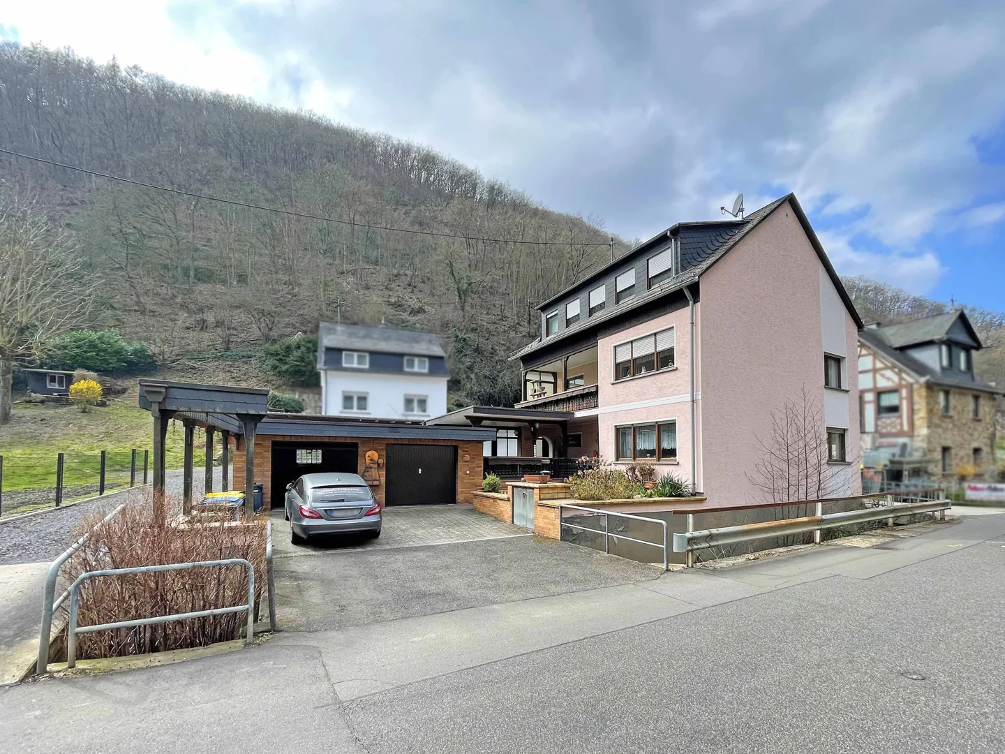 3-Fam. Haus in naturnaher, ruhiger Lage