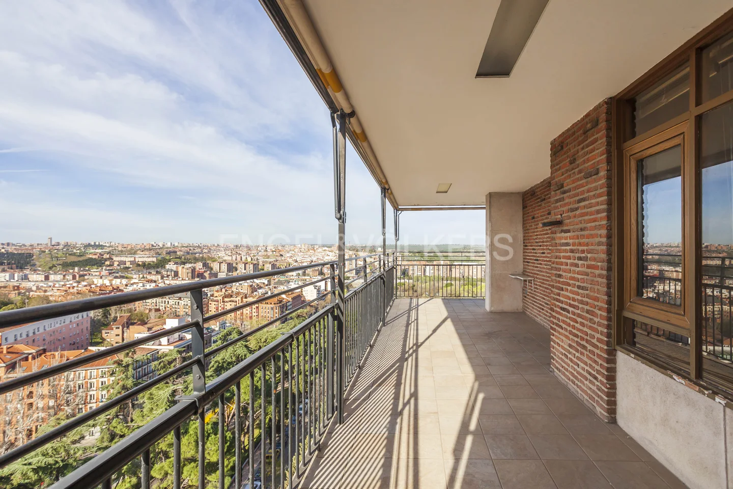 Wonderful penthouse with large terrace and excellent views
