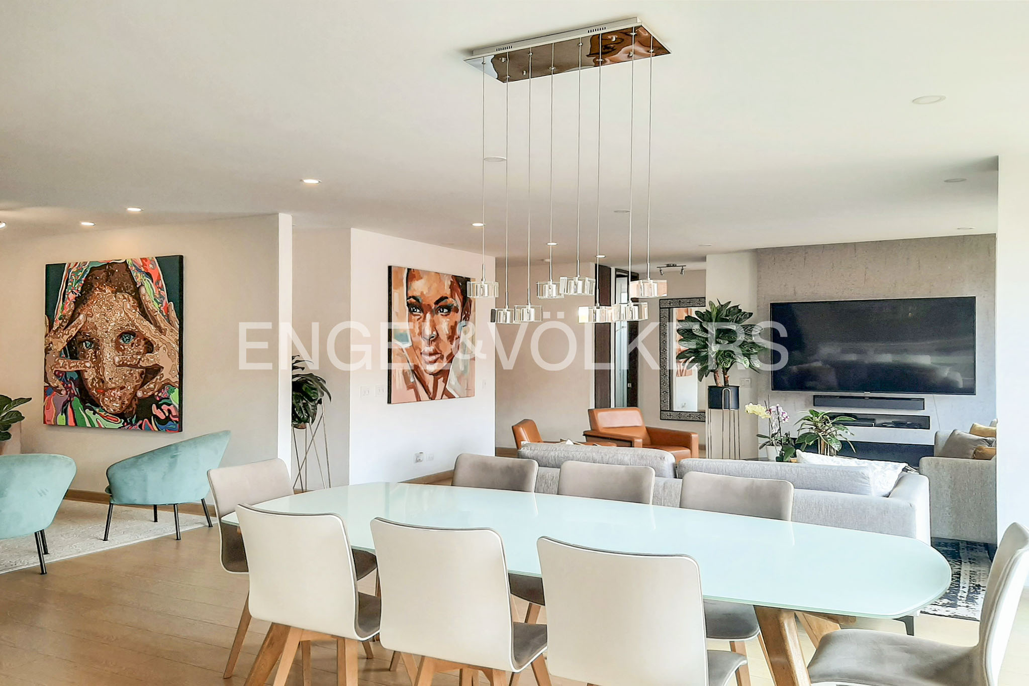 Apartamento amoblado con balcones para arriendo en La Carolina