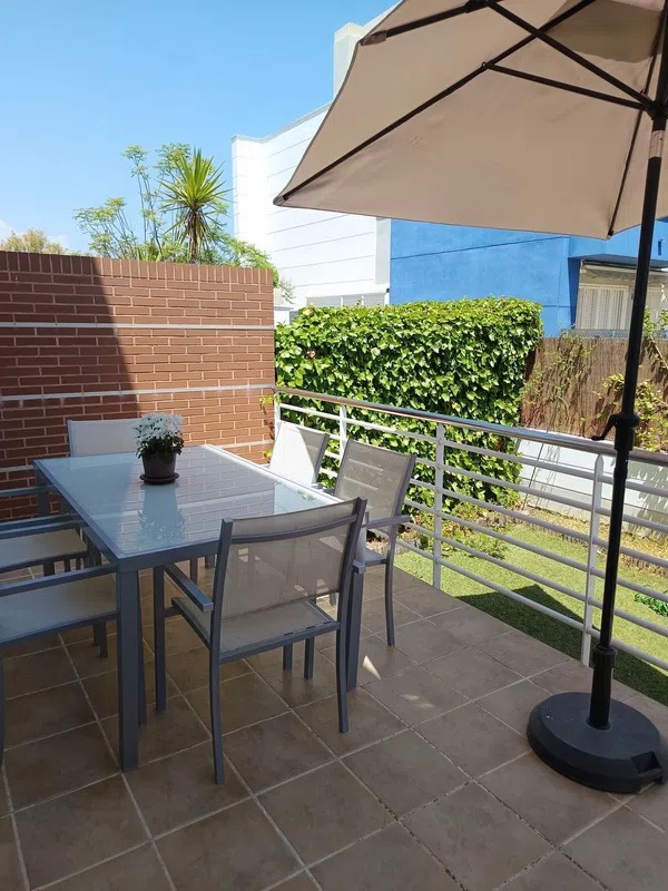Discover a lovely townhouse in Almenara, available for a seasonal rental from October 2026 to June 2027