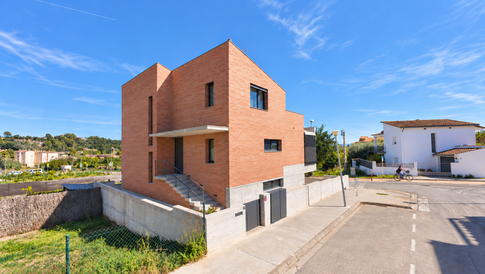 Exclusive modern residence in Banyoles with elevator, terraces, fireplace, and advanced security.