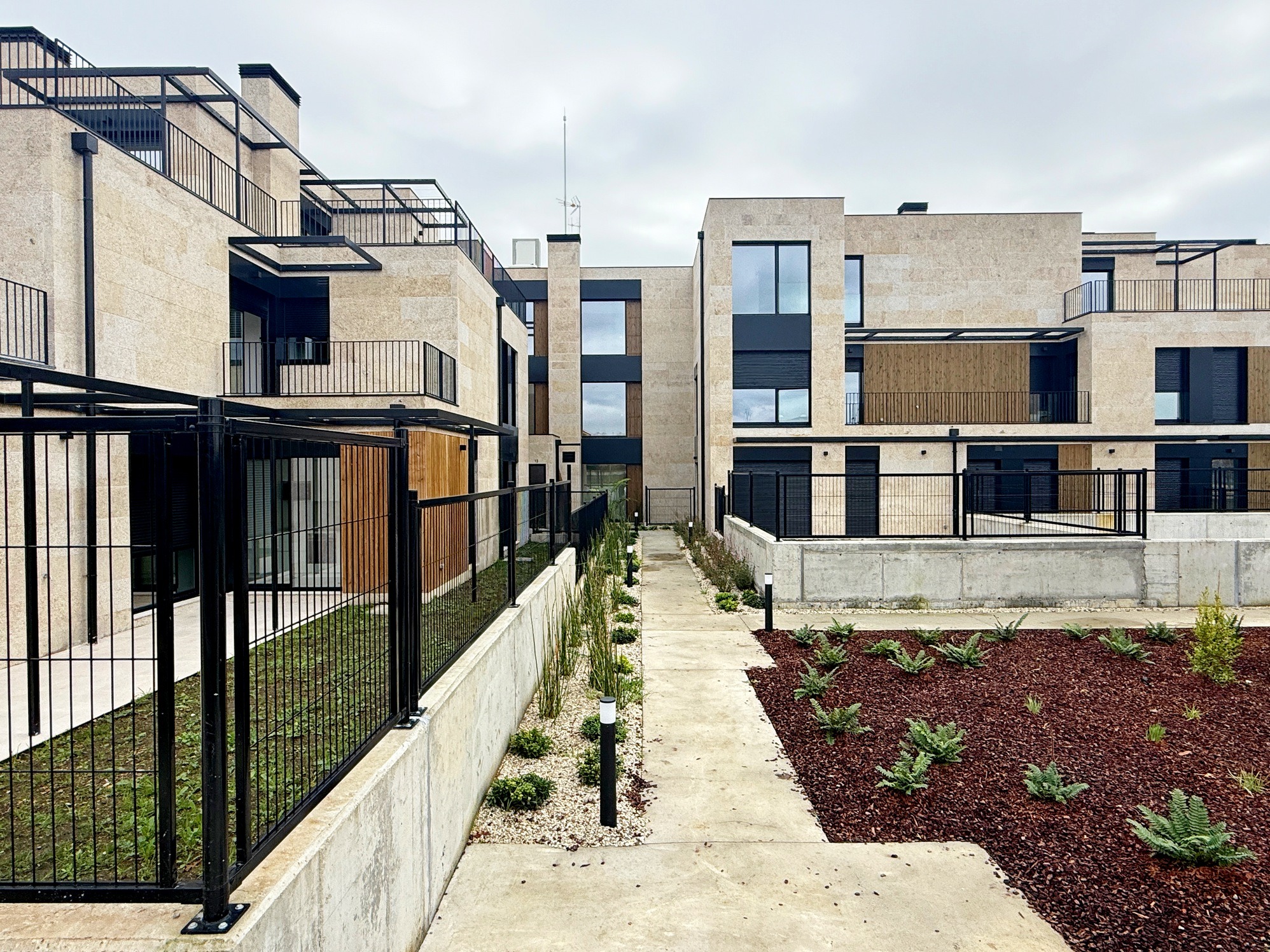 Piso de tres dormitorios en urbanización Xaz Natura.