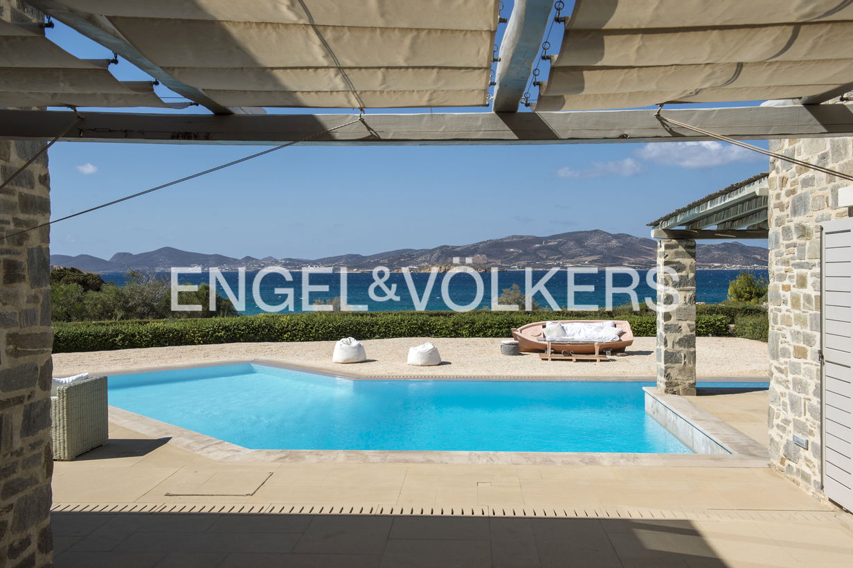 Venus:Beachfront Mansion with Vineyard and Pool