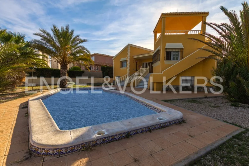 House with private pier in La Manga