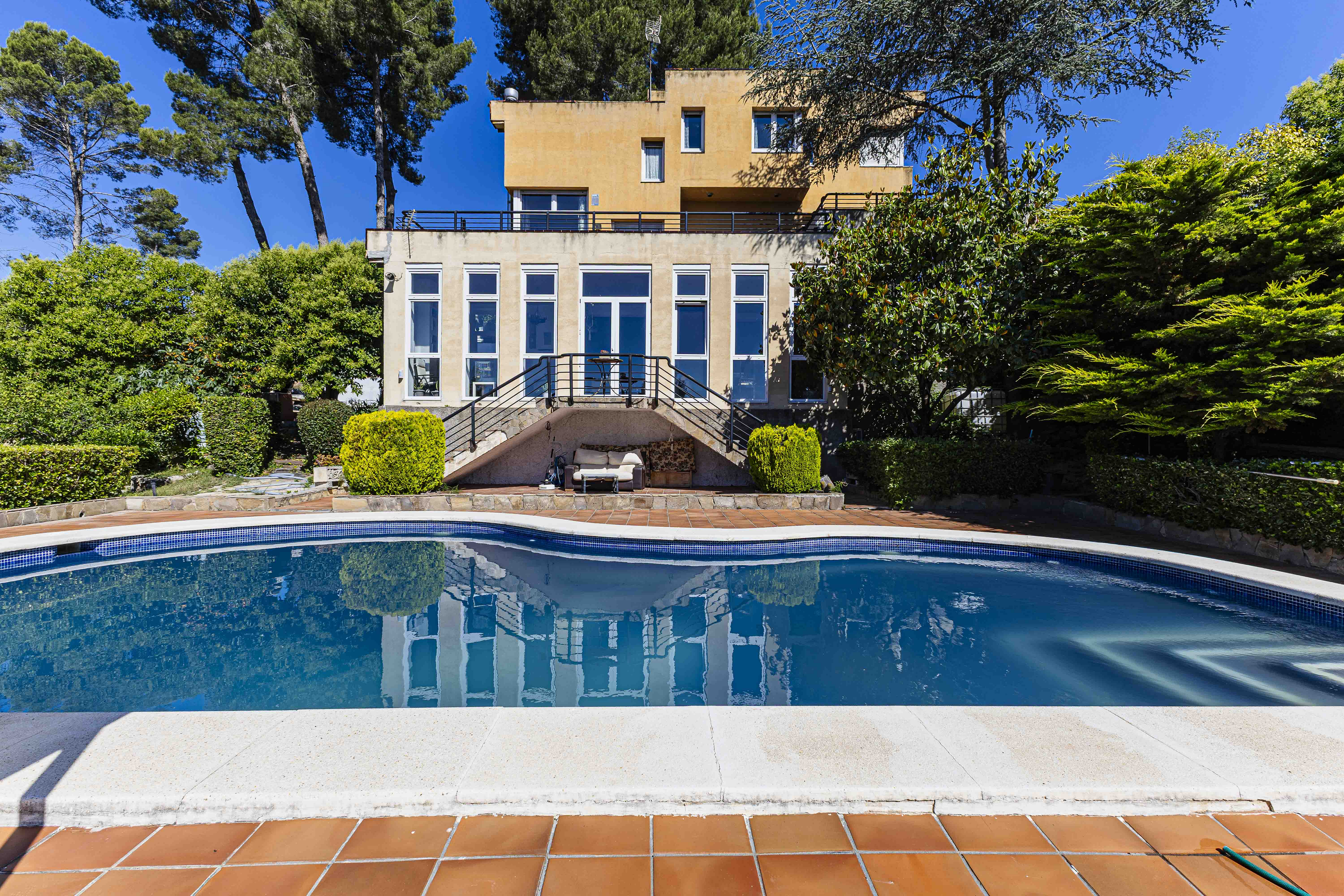 Exclusiva Villa de 700 m² con Vistas Panorámicas en  Pallejà