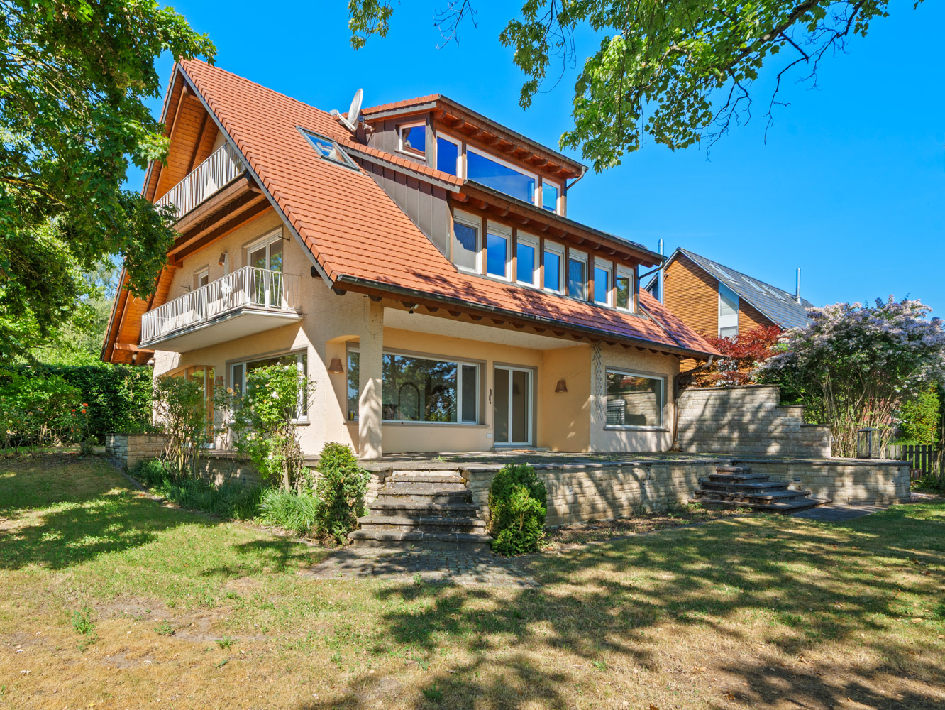 Privat. Großzügig. Besonders - Ein Refugium mit Bodenseeblick auf über 1.000 m² Grundstück