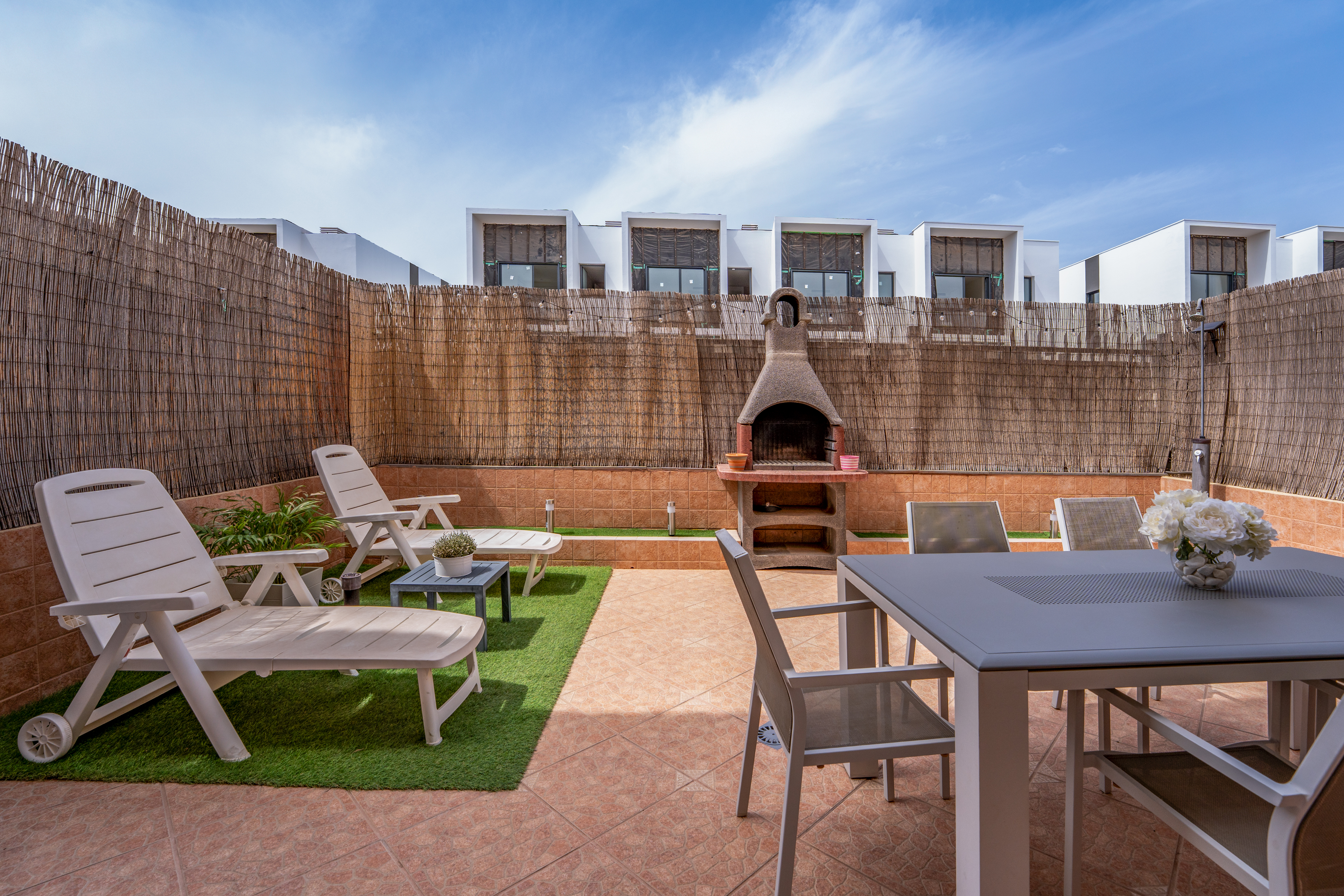 Exclusive retreat under the Meloneras sun: privacy, comfort, and elegance