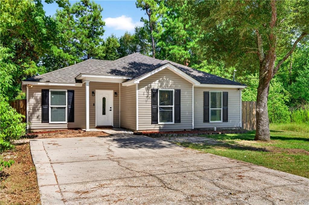 Beautifully Updated, No Carpet, in Preferred Flood Zone