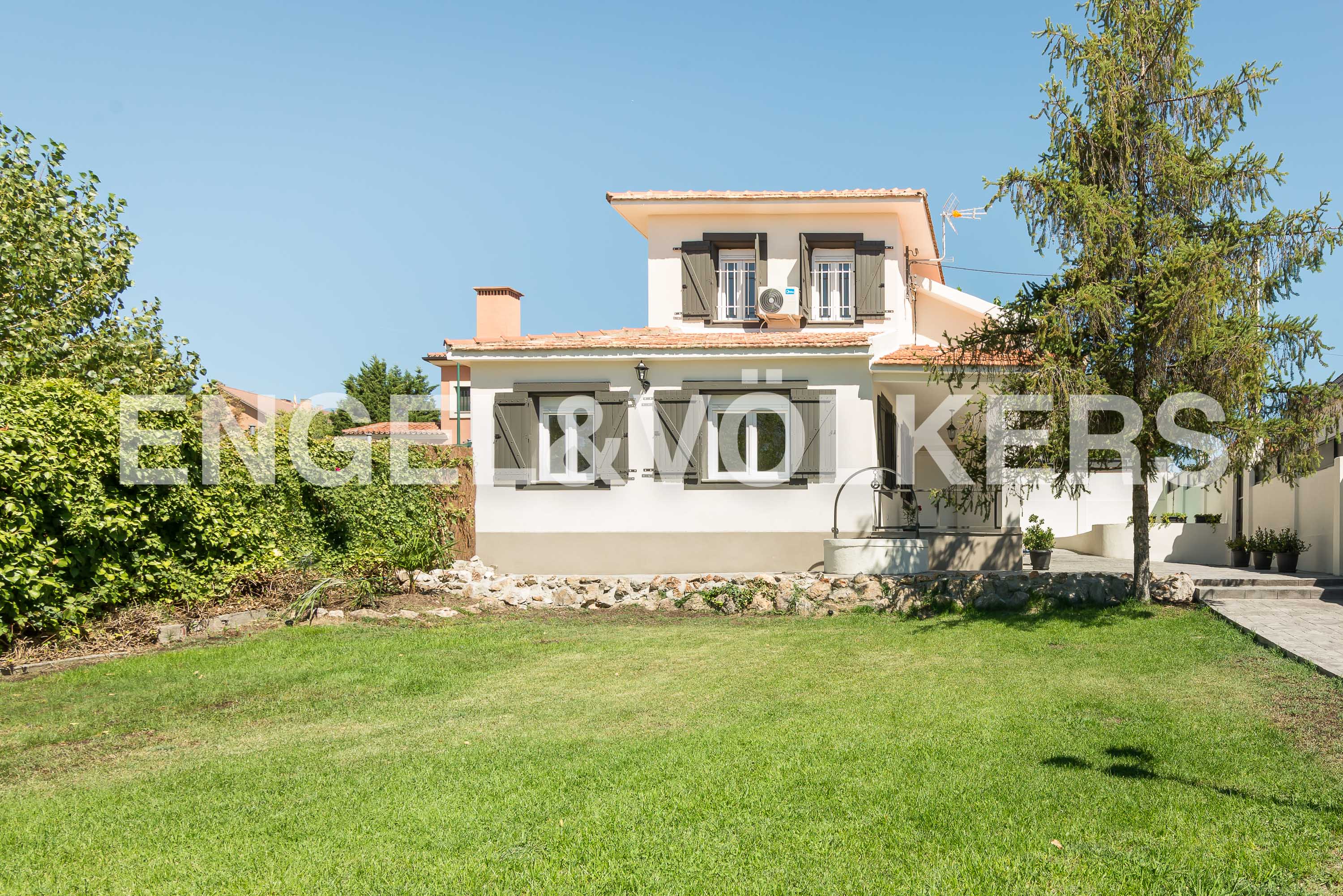Exclusive detached villa with private pool in a green, peaceful setting in Pozuelo de Alarcón.