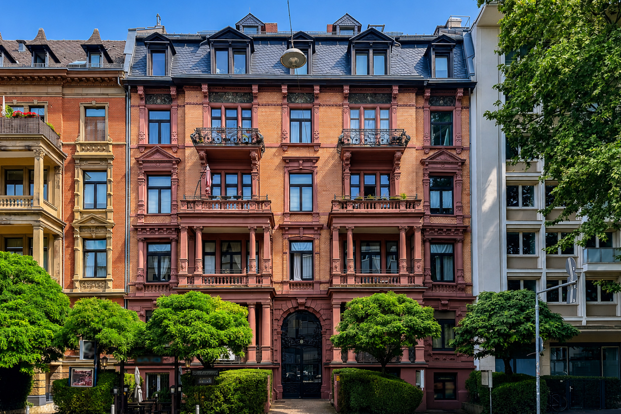 Historische Eleganz trifft modernen Wohnkomfort – Gründerzeitwohnung in Wiesbaden