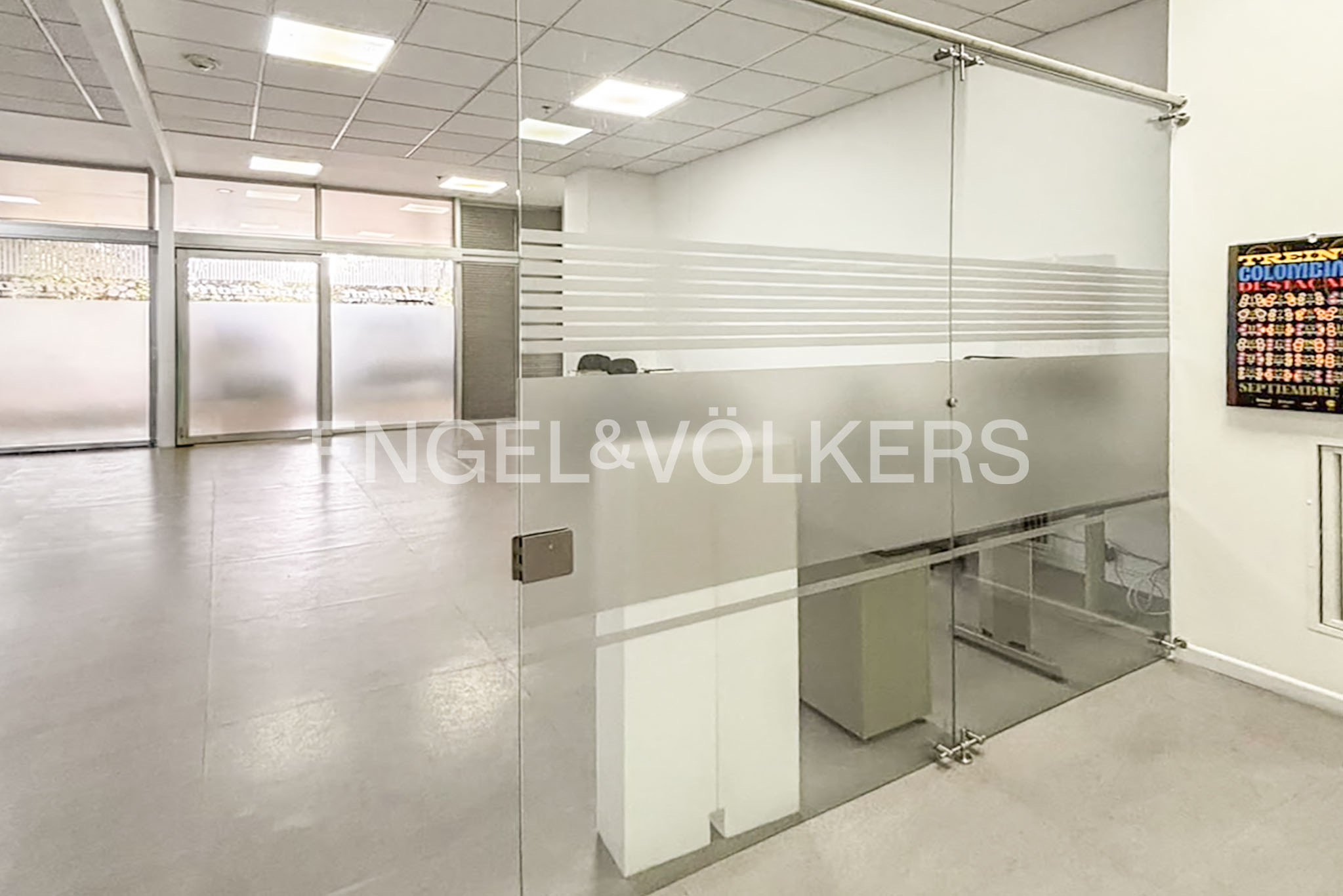Oficina/ Local en arriendo en Avenida El Dorado