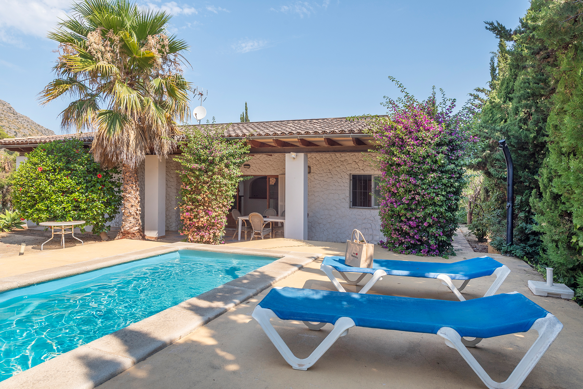 Villa with pool and outstanding potential in a peaceful area of Puerto Alcudia, Mallorca