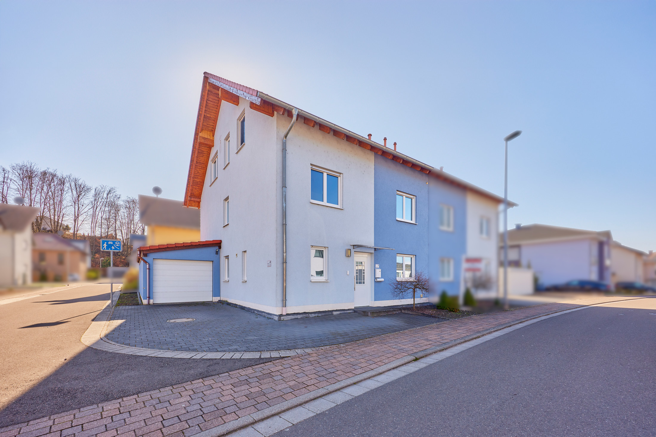 Neuwertige Doppelhaushälfte in hervorragender Wohnlage!