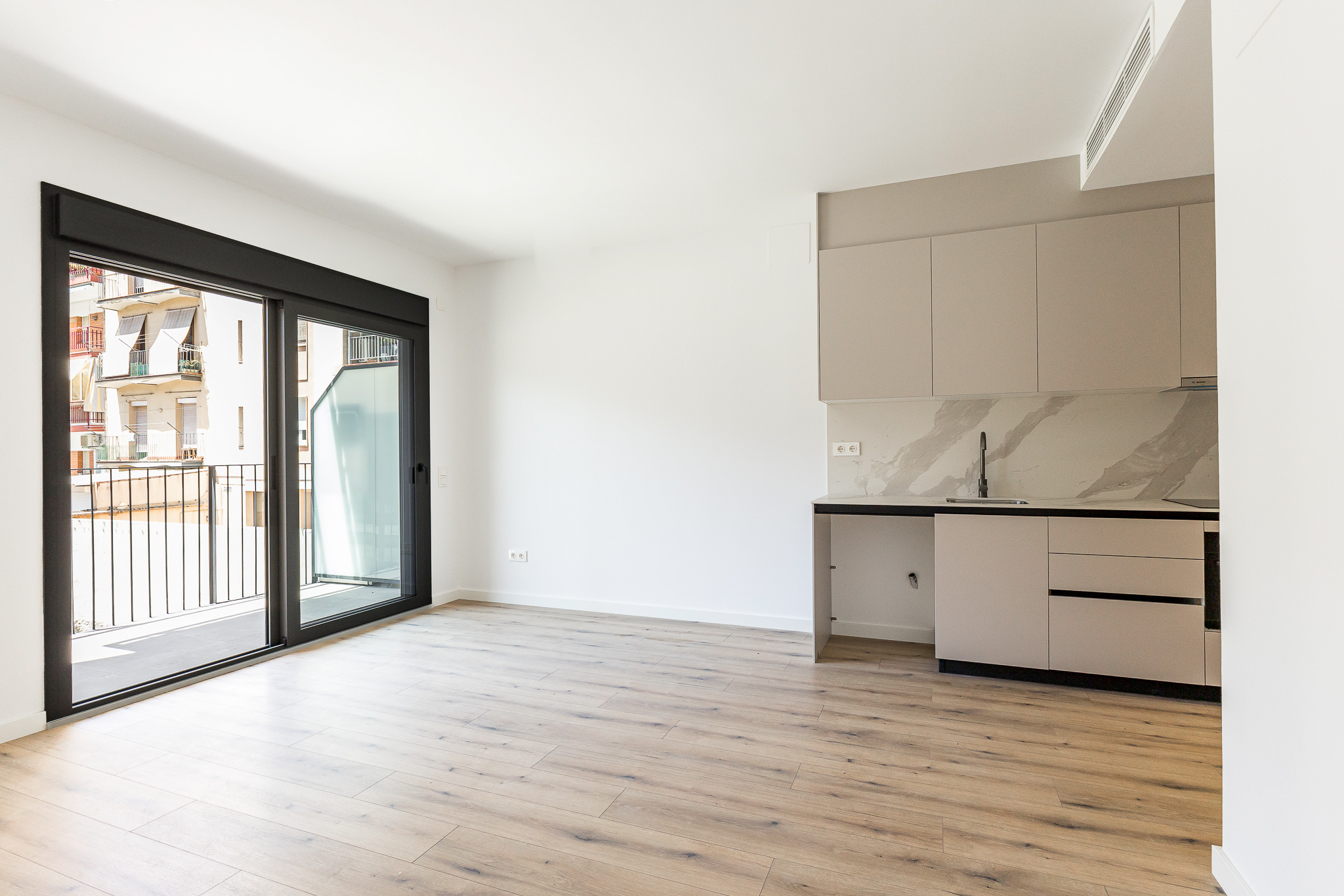 Bright apartment with balcony in new development in Eixample