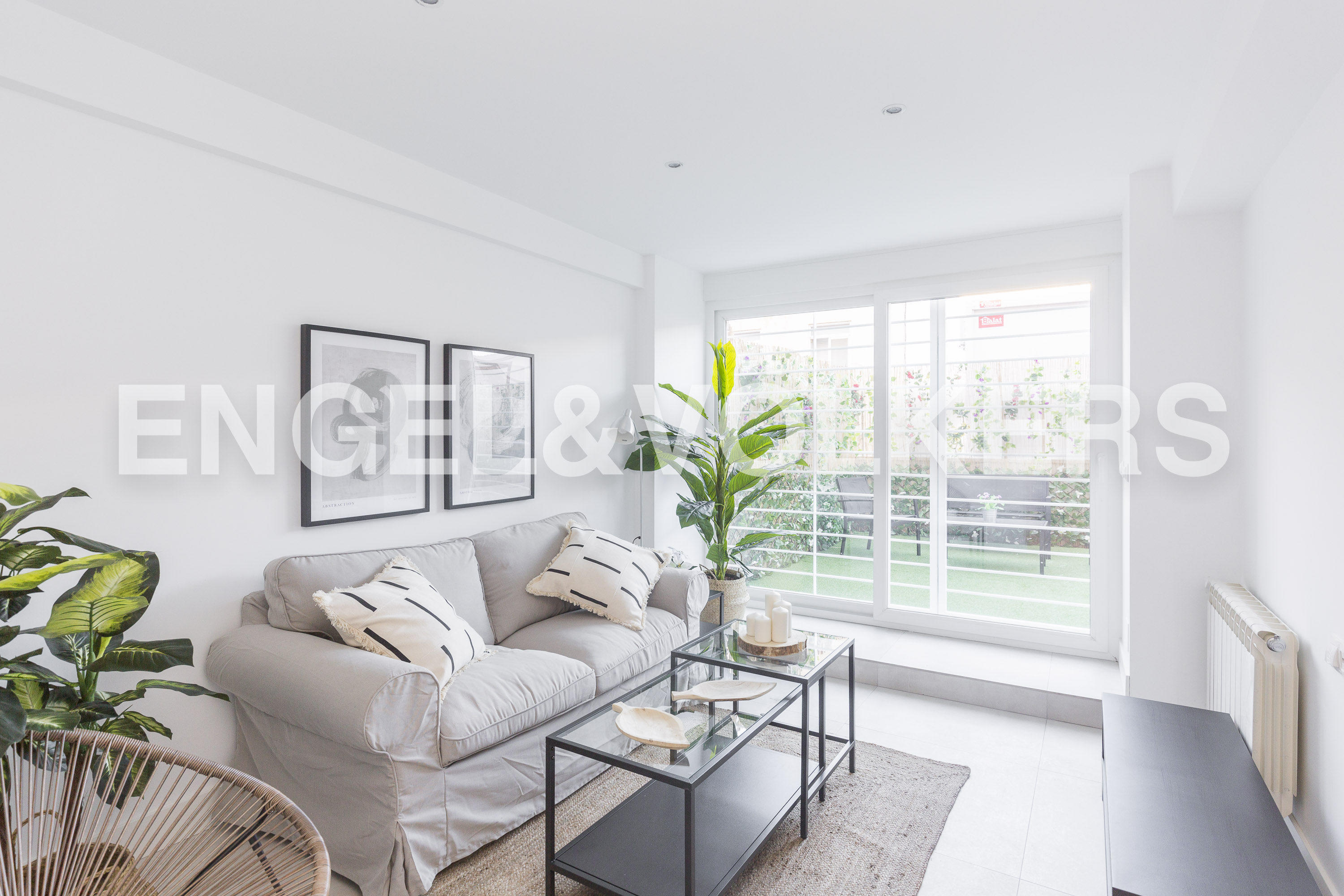 Renovated apartment with terrace for rent on Alcalá Street