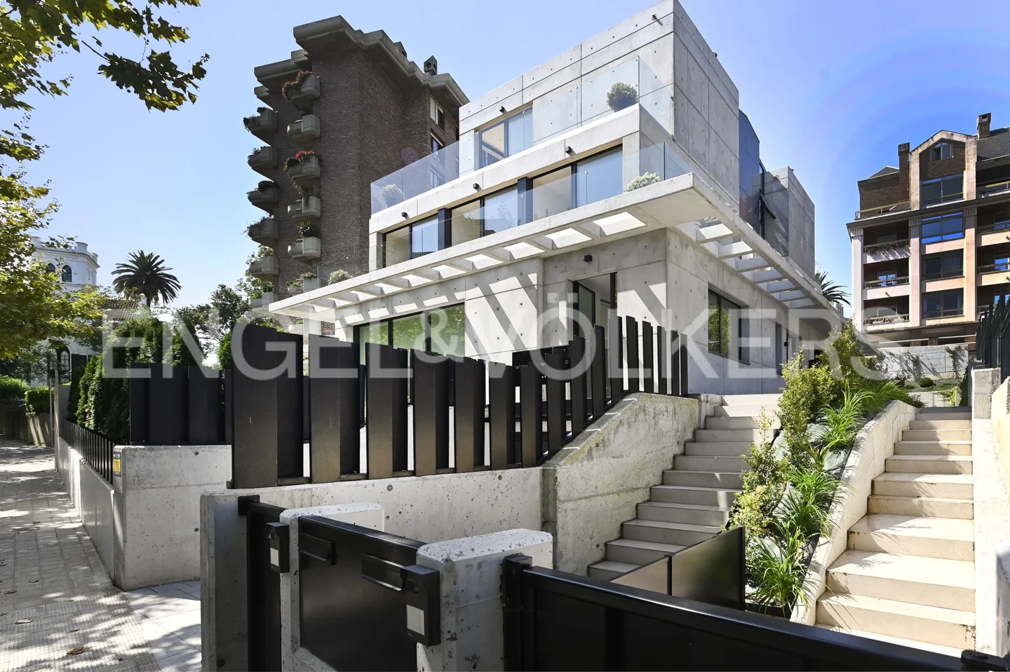 Magnificent brand new contemporary villa on Avda. de los Infantes