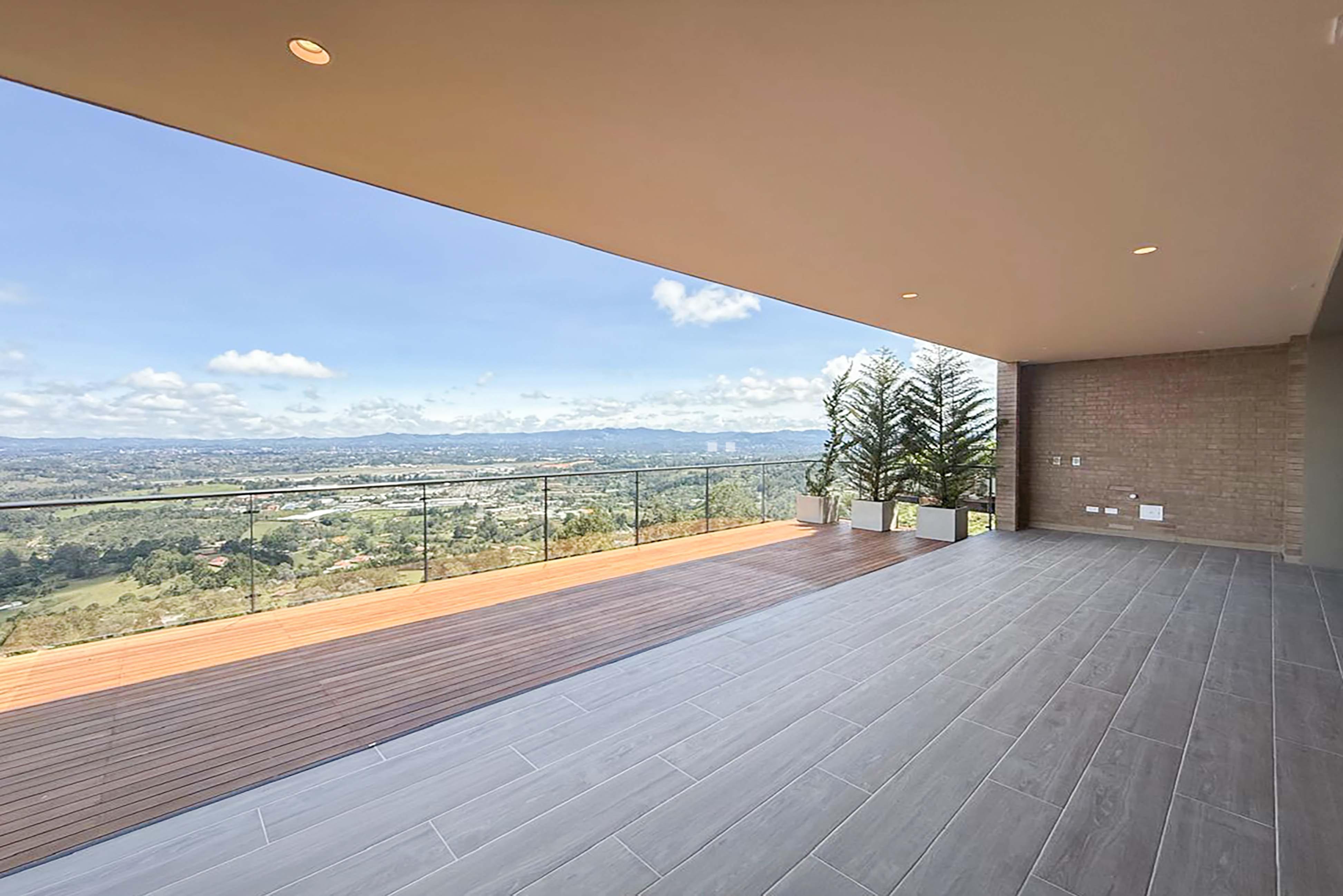 Casa moderna en condominio para arriendo en Llanogrande