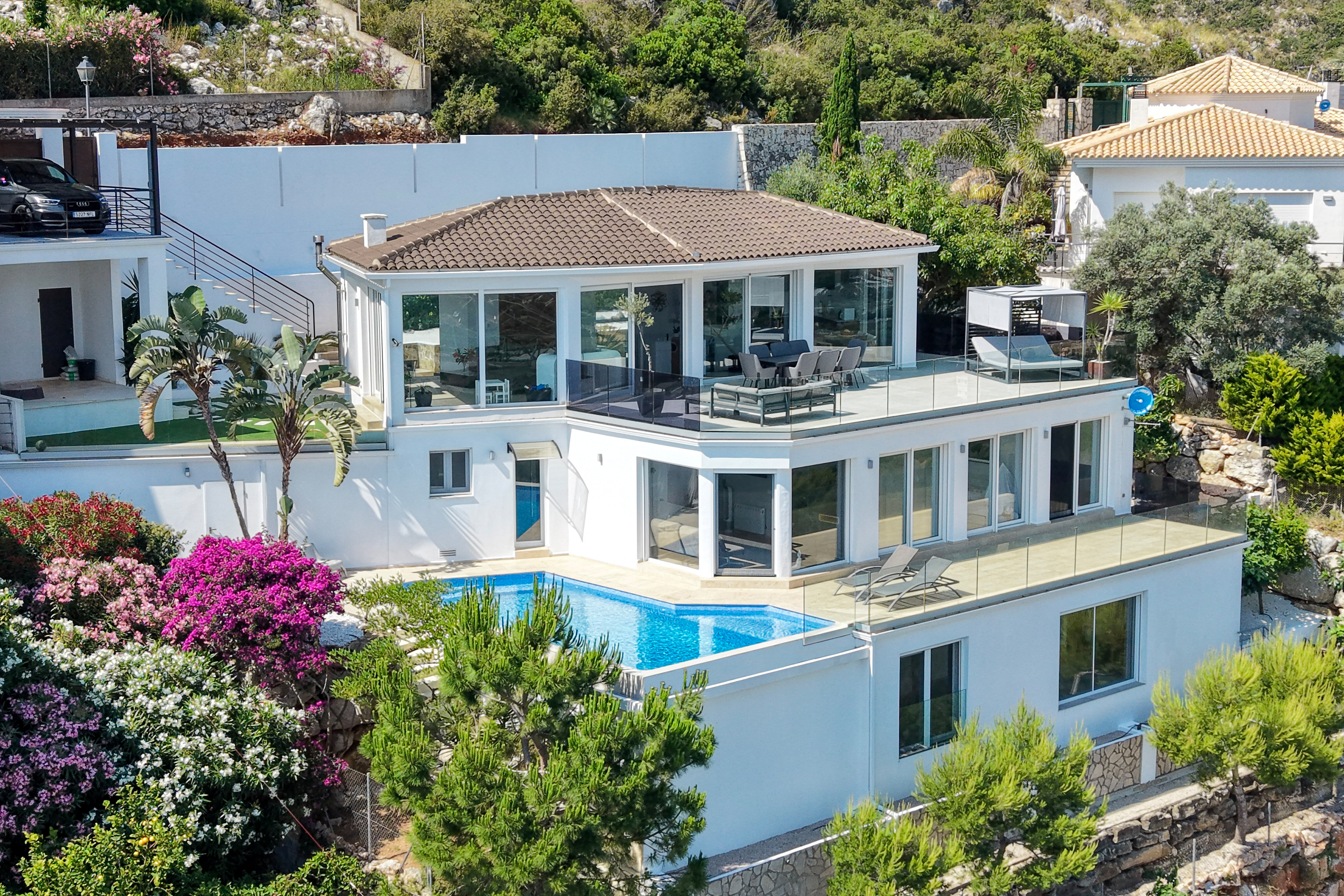 Espectacular villa con vistas al mar, piscina infinita y autosuficiencia energética en Las Marquesas, Dénia