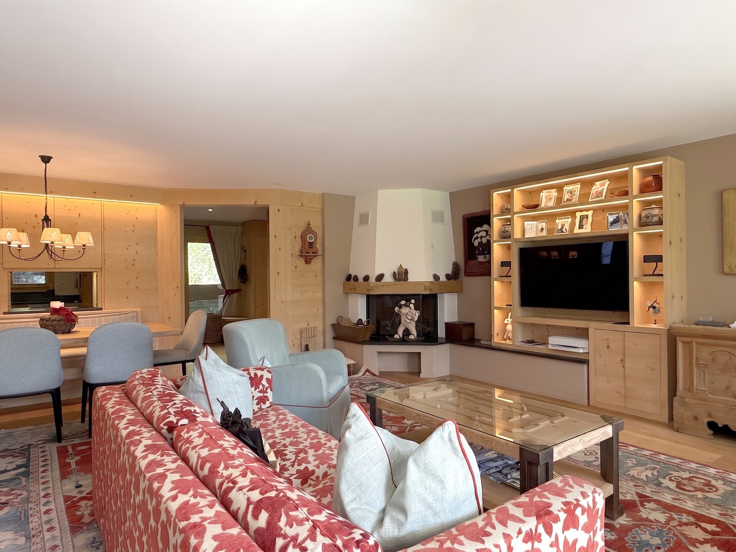 Exclusive rooftop maisonette with chalet charm