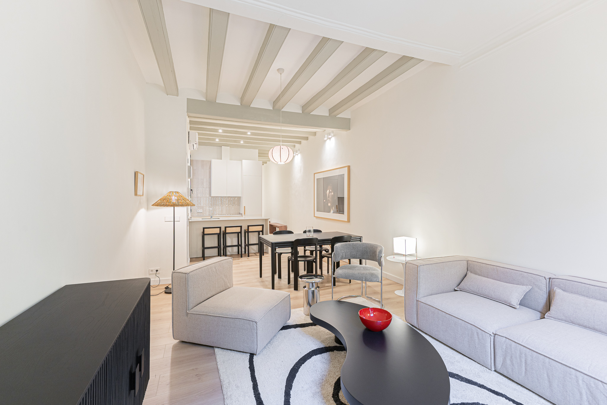 Brand-new apartment next to Consell de Cent