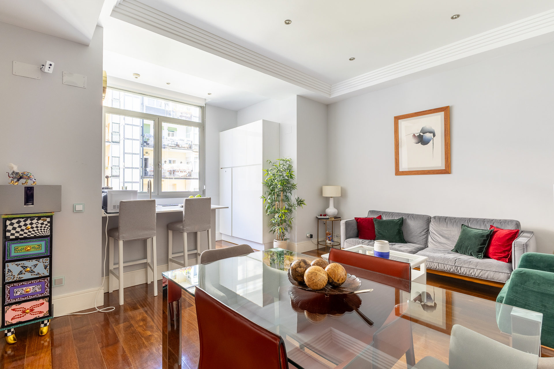 Elegant home in Recoletos, right by El Retiro.