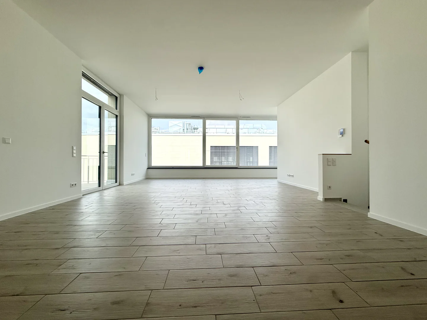 Modernes Stadthaus mit zwei Terrassen & eigenem Parkzugang - Foto 2