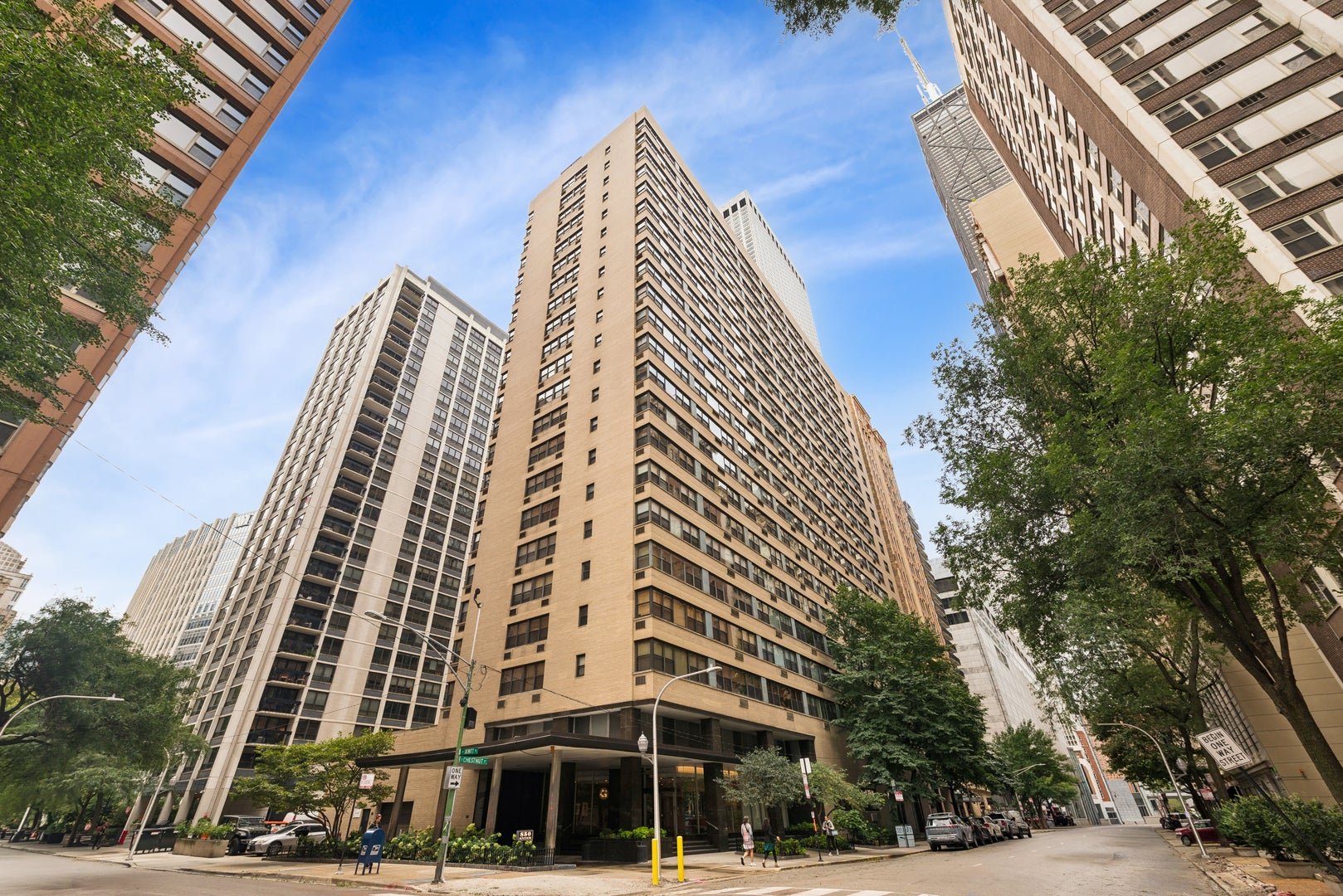 Exceptional Streeterville Condo Steps from Michigan Avenue