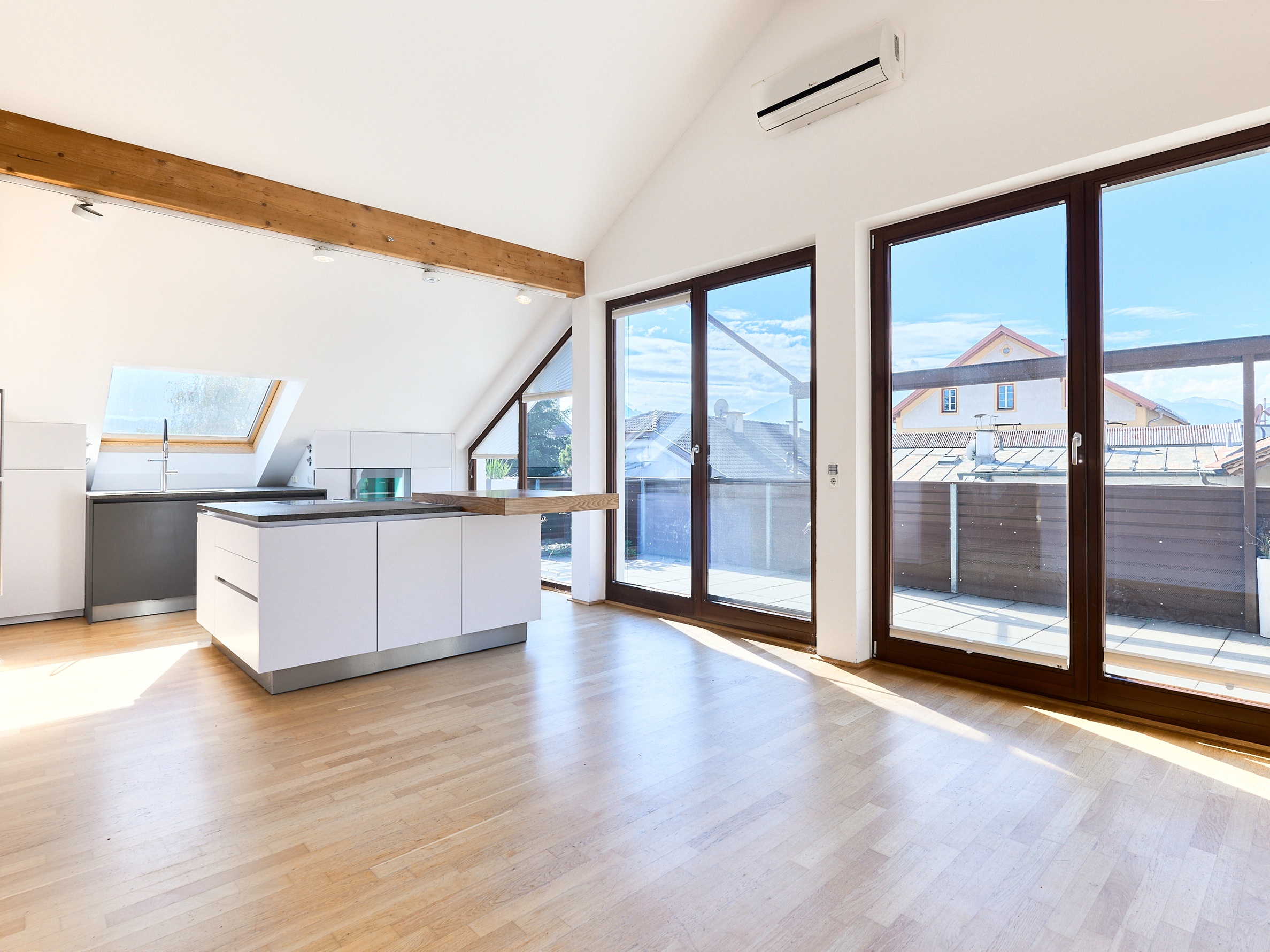 4-room penthouse apartment with sunny terrace