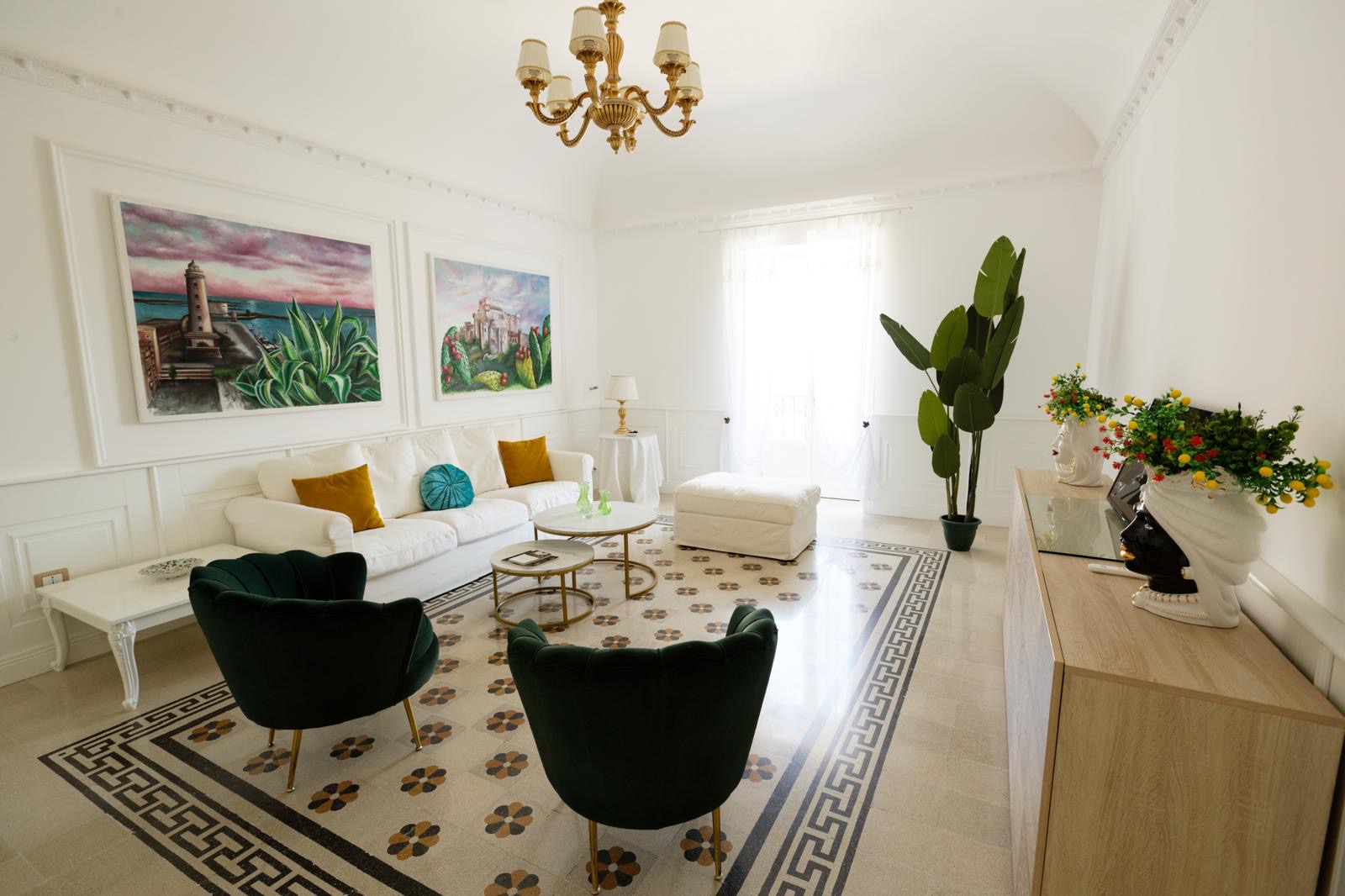 Prestigious apartment in a historic building