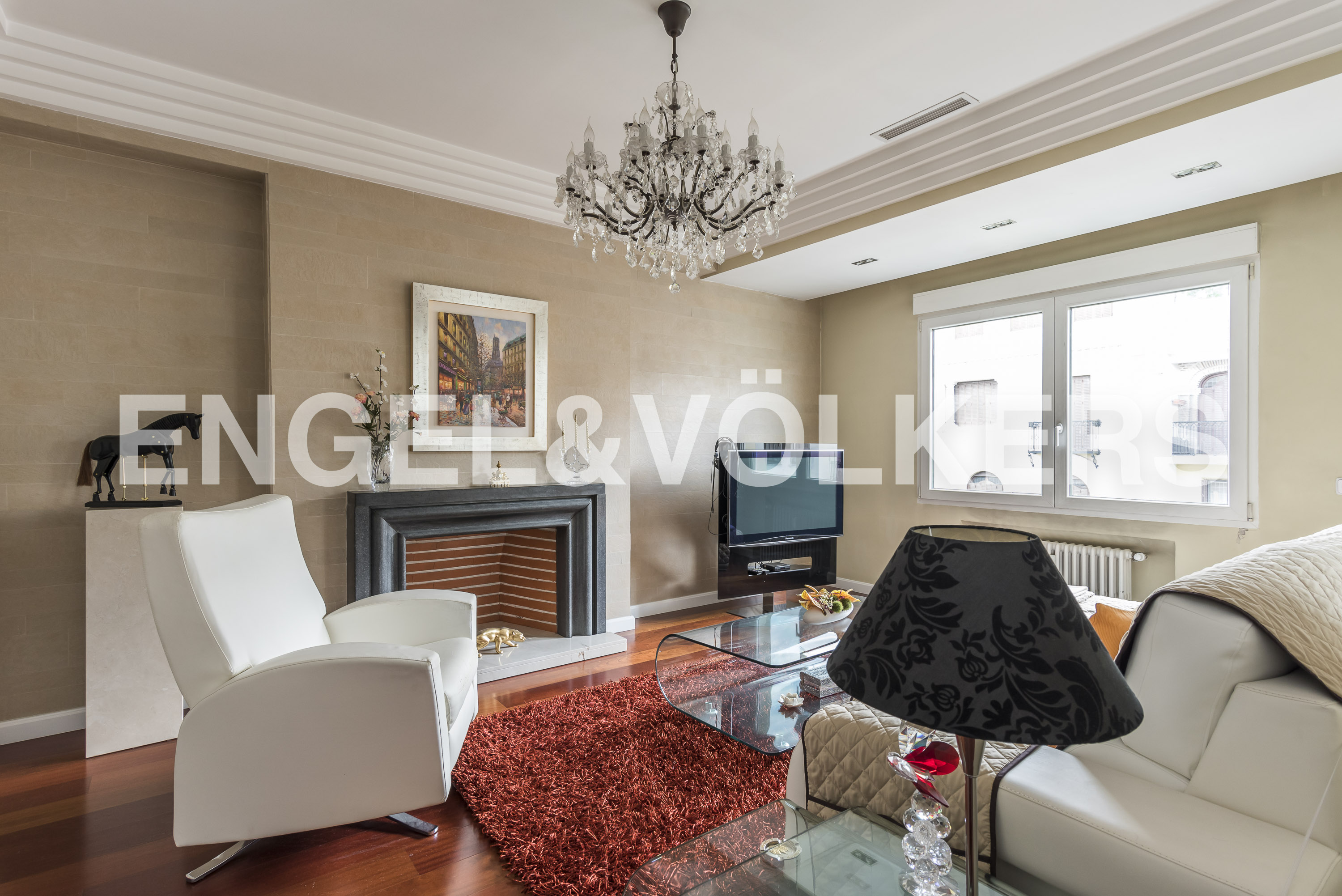 Furnished apartment, garage included, in Chamberí