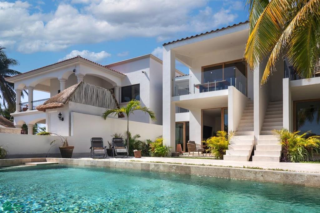 Luxury Apartment Facing the Lagoon in Puerto Aventuras