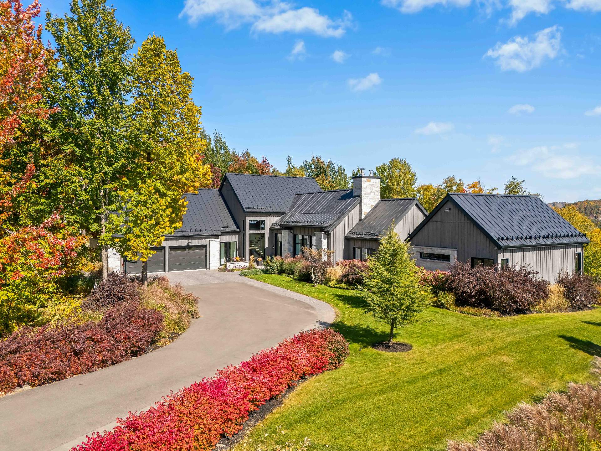 Exceptional residence with views of village and ski slopes