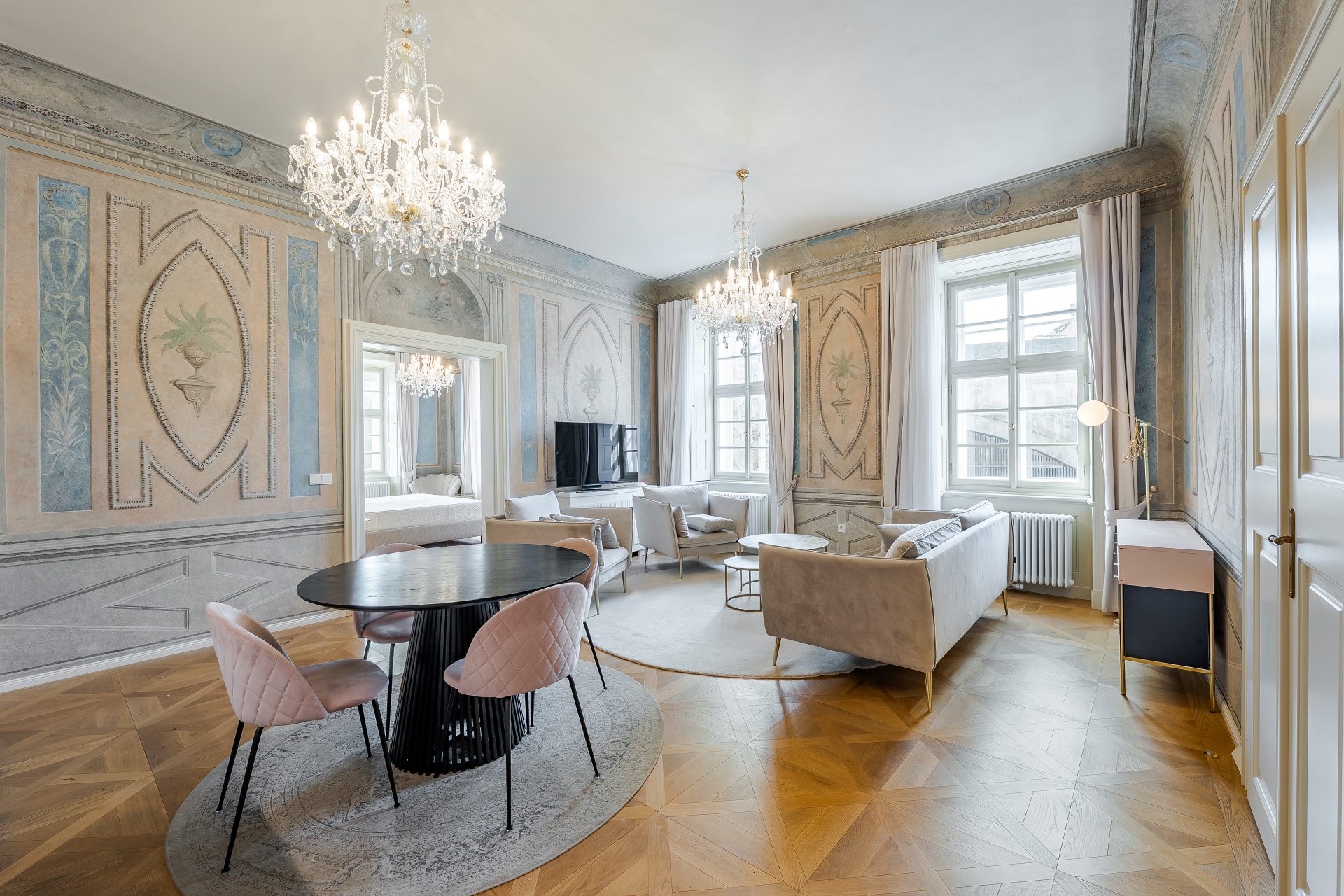 Rent of a 2+1 apartment in the Pinkas Palace in Malá Strana
