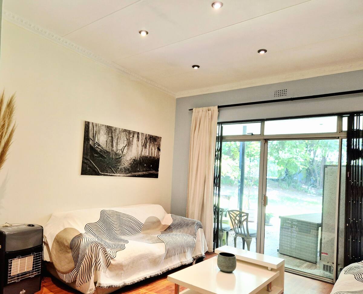 Spacious Fully Furnished 3 Bedroom House In Kelvin