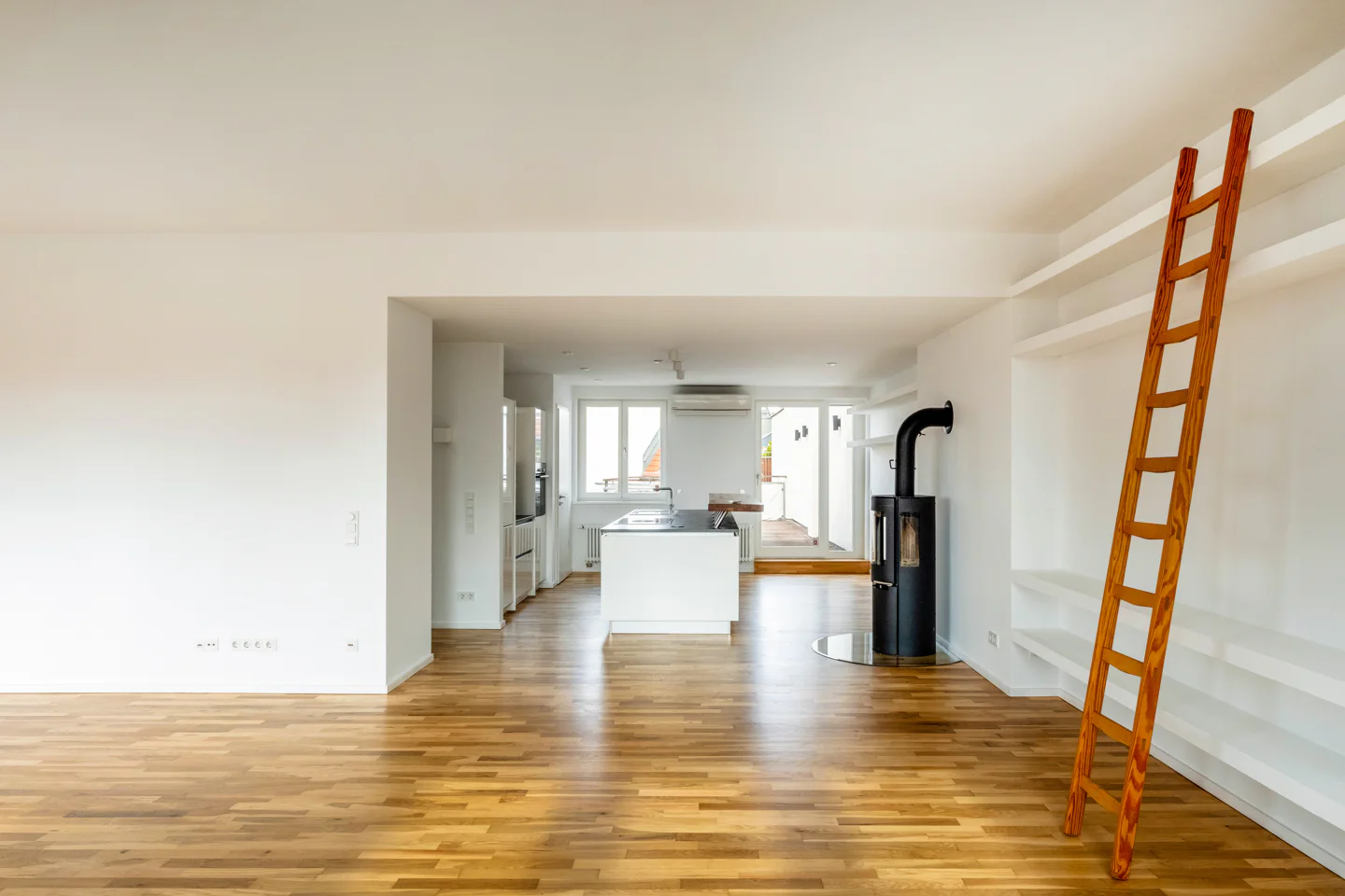 Penthouse mit zwei Dachterrassen, Kamin und Aufzug nahe dem Landwehrkanal - Foto 3